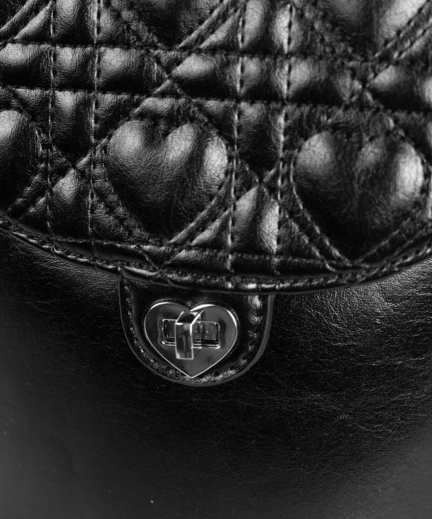 ハートキルティングチェーンミニリュック / heart quilted chain mini backpack