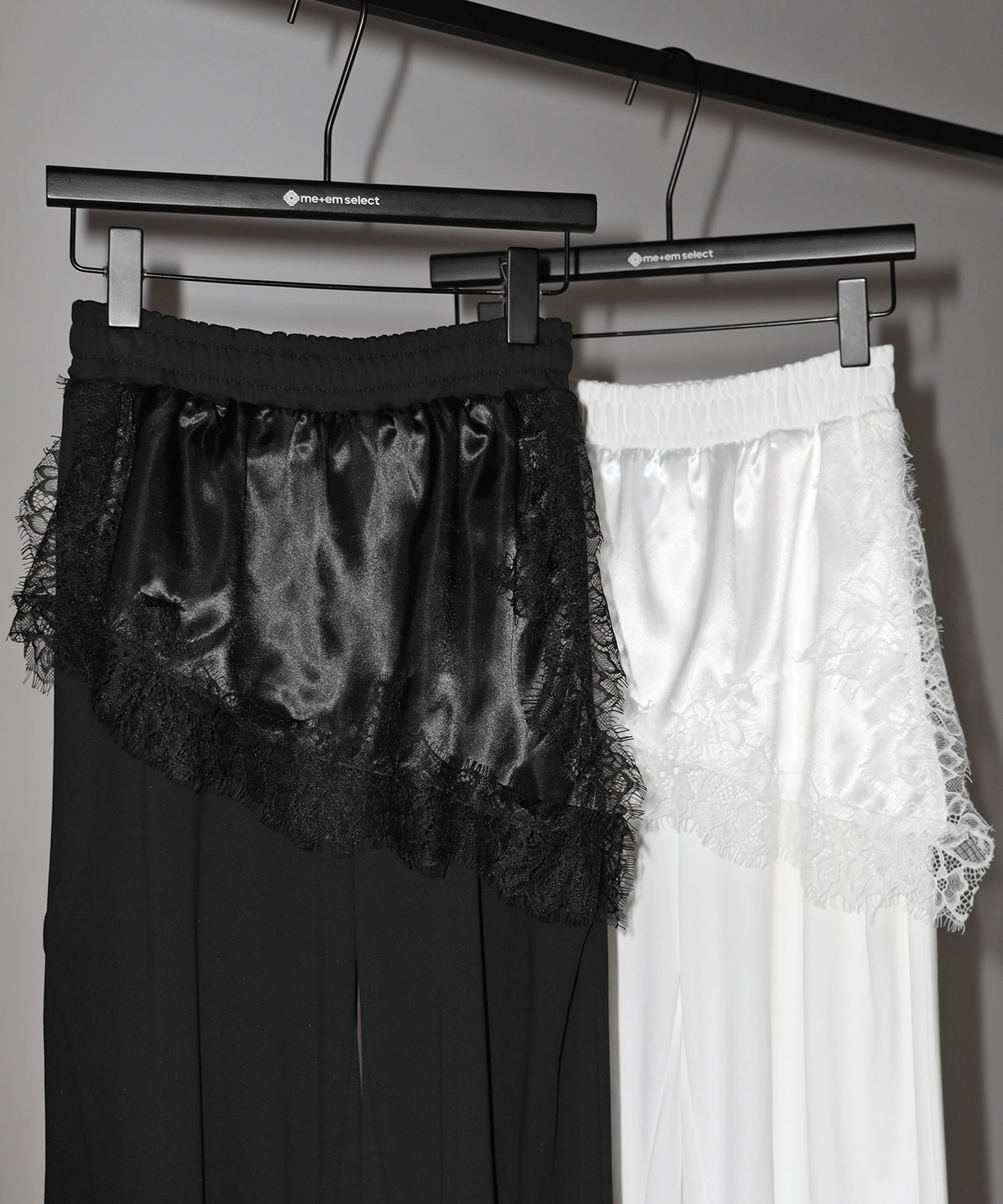レースドッキングレイヤードスウェットワイドパンツ / lace docking layered sweat wide pants
