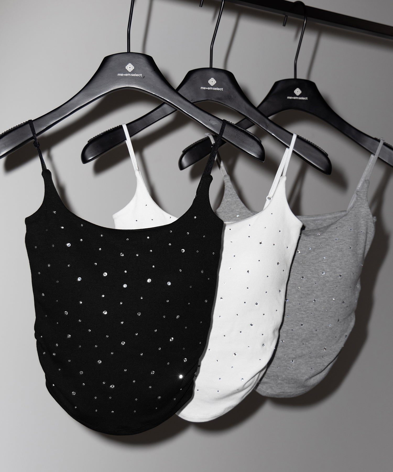 ラインストーンスクエアネックスリムキャミソール / Rhinestone square neck slim camisole