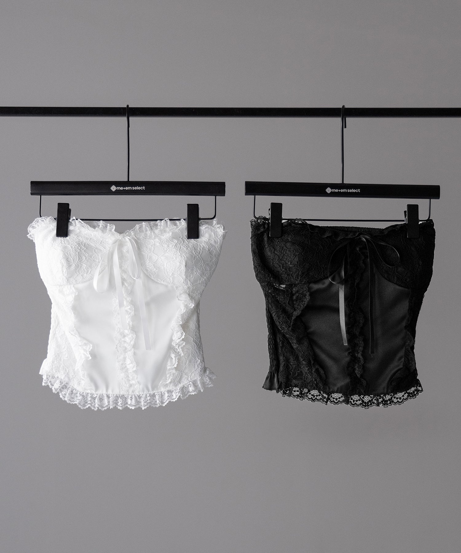 【 2color 】フロントリボンレースフリルコルセットベアトップ / front ribbon lace frill corset bare top