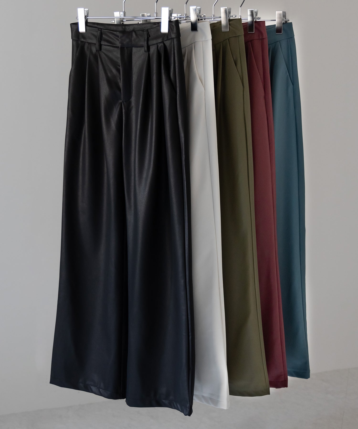 【 選べる5サイズ / 5色展開 】フェイクレザーツータックワイドパンツ
