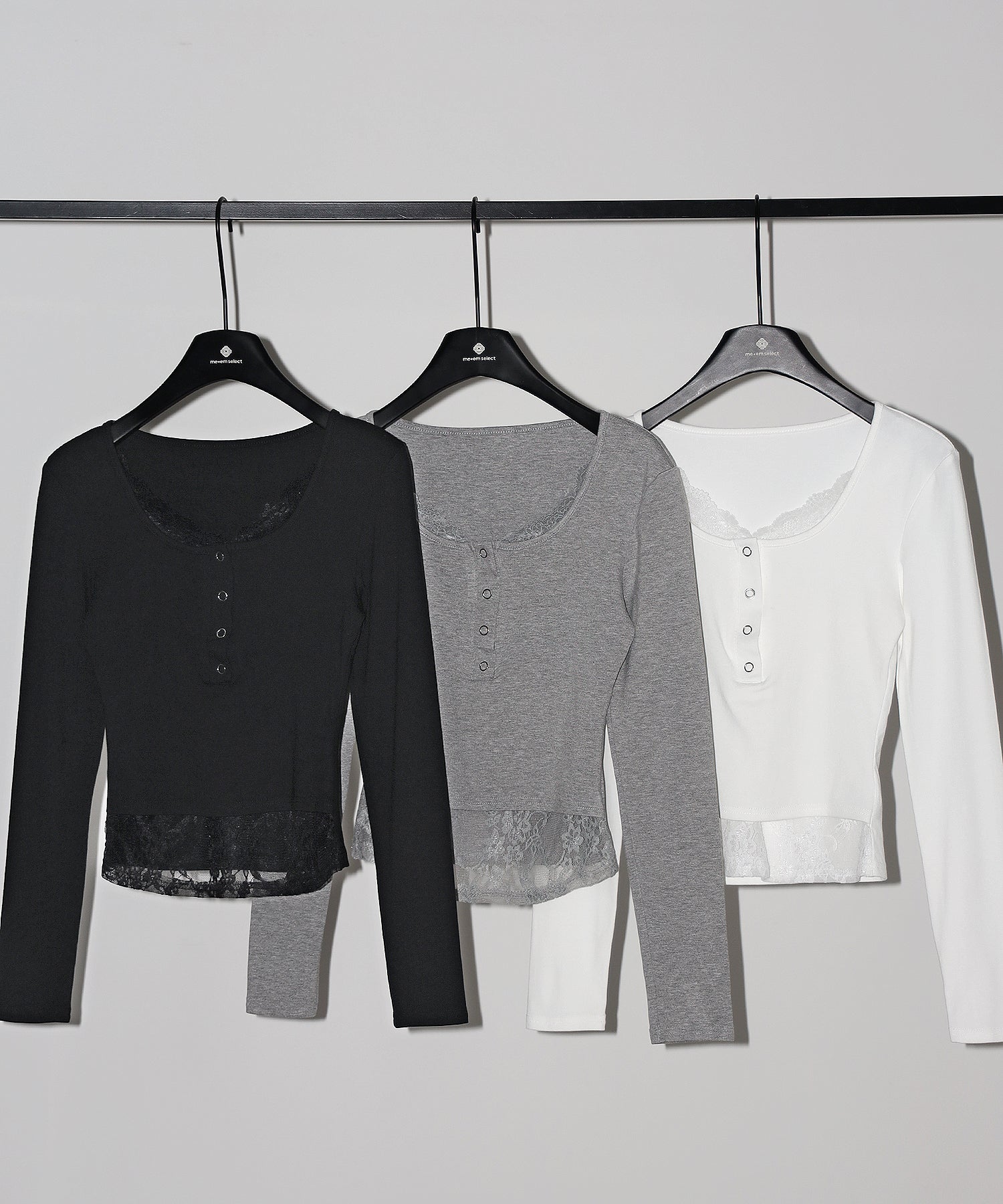 【 人気アイテムの長袖verが新登場! 】レースレイヤードヘンリーネックスクエア長袖Tシャツ / lace layered henley neck square long sleeve T-shirt
