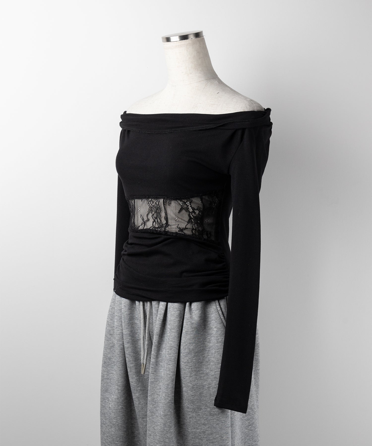 ウエストレースカットアウトオフショルトップス / waist lace cutout offshoulder tops