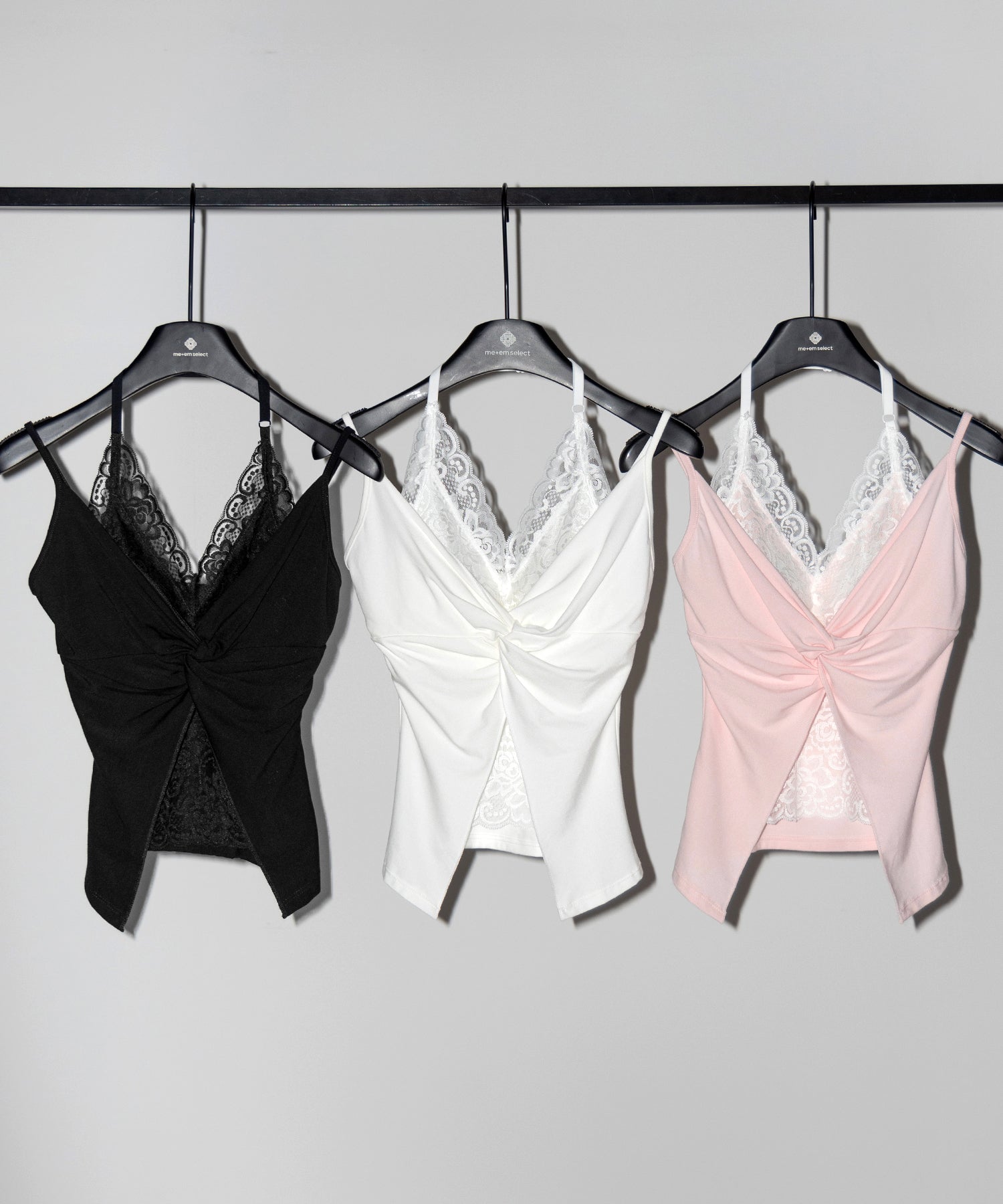 レースレイヤードクロスデザインキャミソール / lace layered cross design camisole