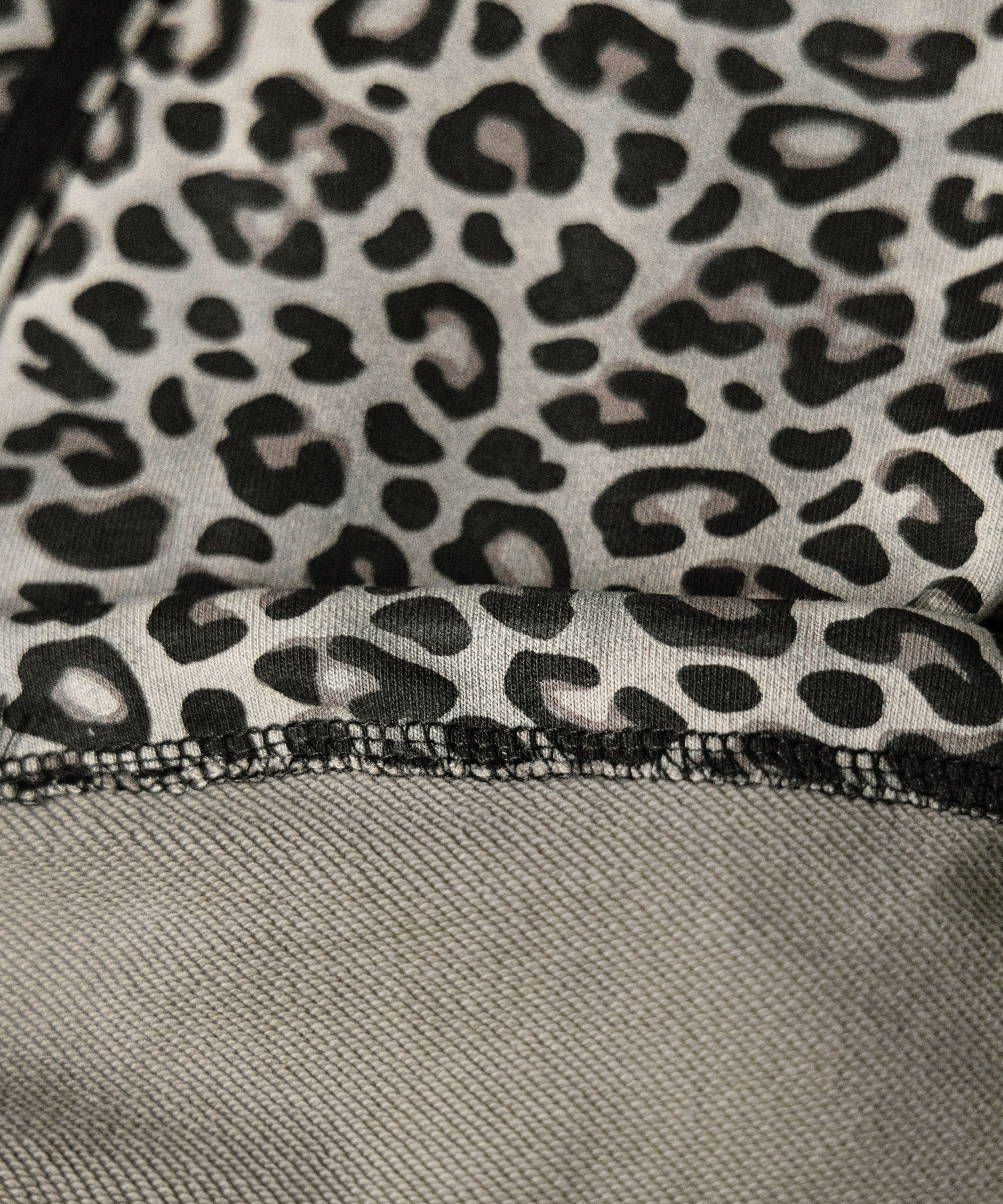 【 裾絞り可能2WAY 】レオパードヴィンテージサイドラインタックワイドスウェットパンツ / leopard vintage side line tuck wide sweatpants