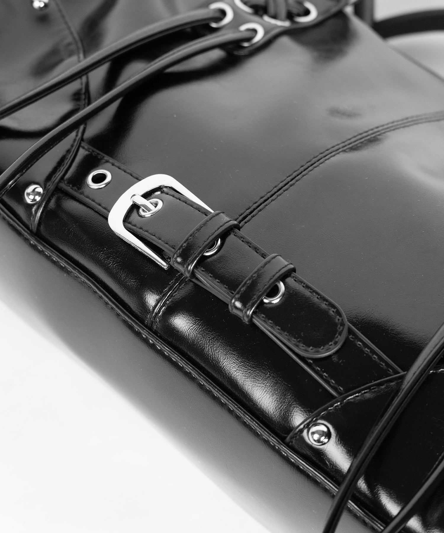 【 ショルダーストラップ付き2WAY 】レースアップベルテッドフリンジボストンショルダーバッグ/lace up belted fringe boston shoulder bag