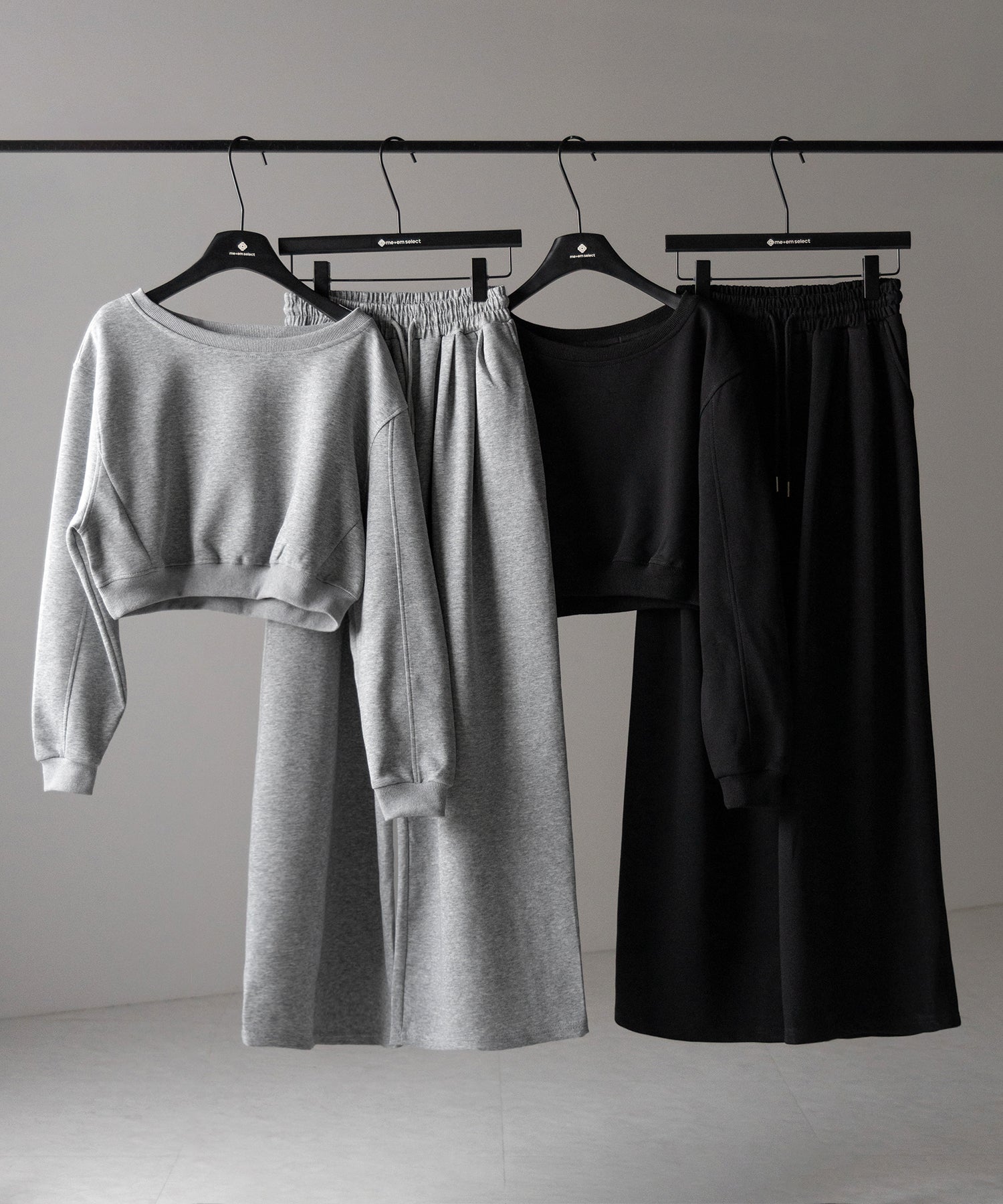 【 セットアップ 】ワンショルダーショートスウェットトップス + タックワイドパンツ SET / off shoulder short sweat tops & tack wide pants SET