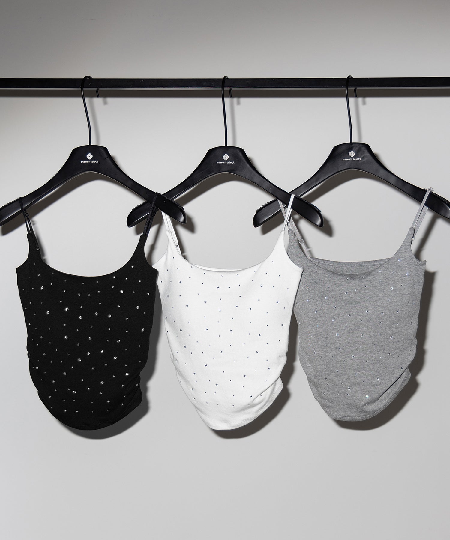 ラインストーンスクエアネックスリムキャミソール / Rhinestone square neck slim camisole