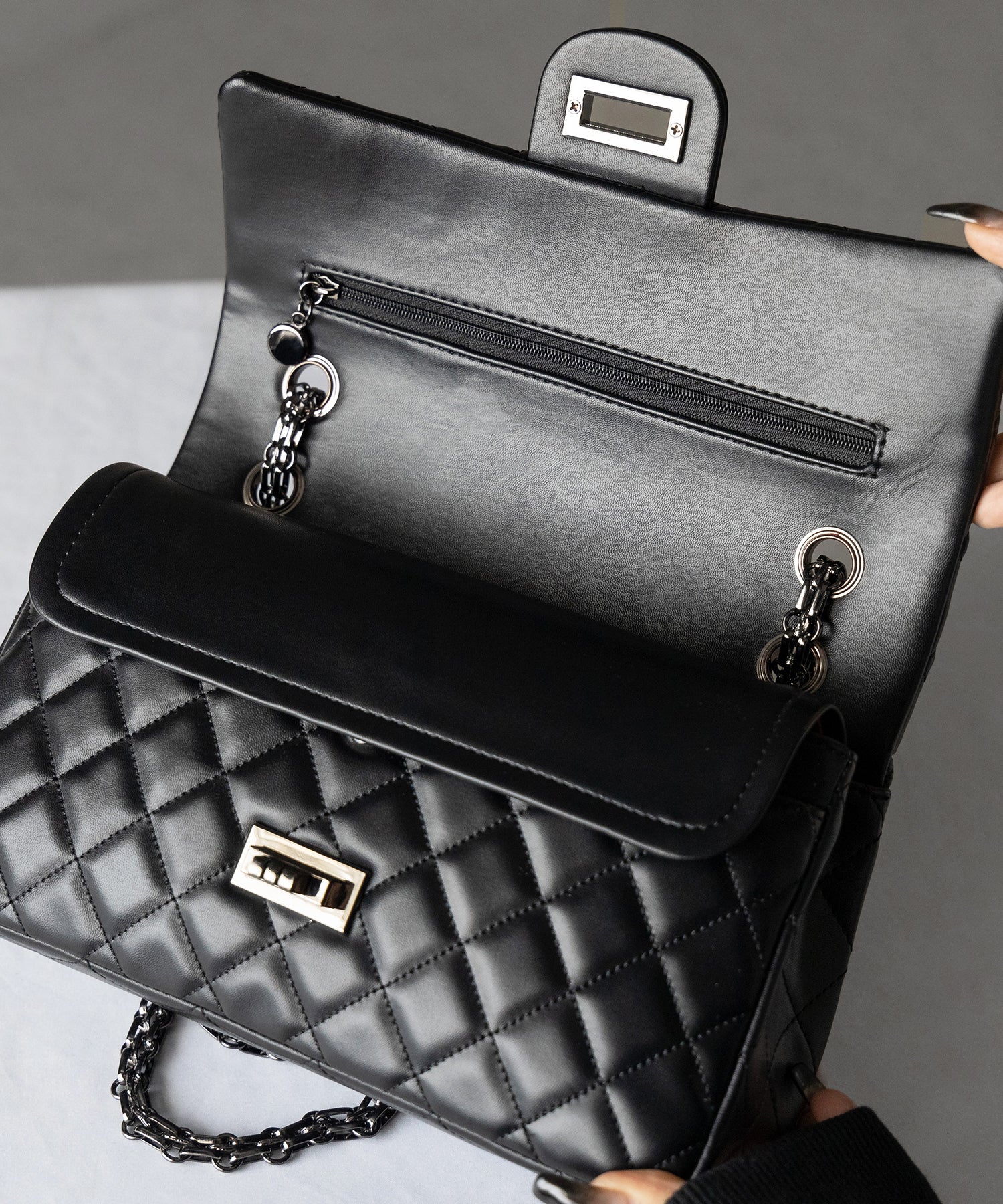 キルティングチェーンスクエアショルダーバッグ / quilting chain square shoulder bag