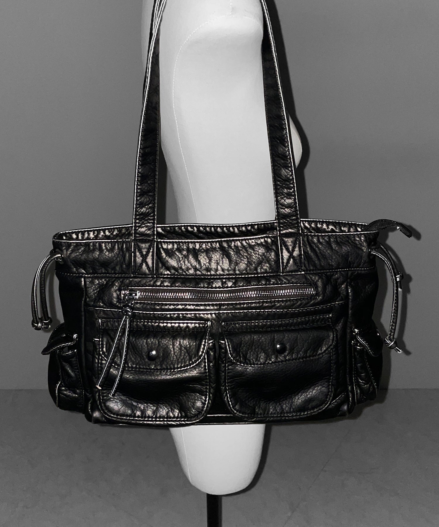 アウトポケットジップアップエンボスヴィンテージハンドバッグ / out pocket zipup embossed vintage handbag