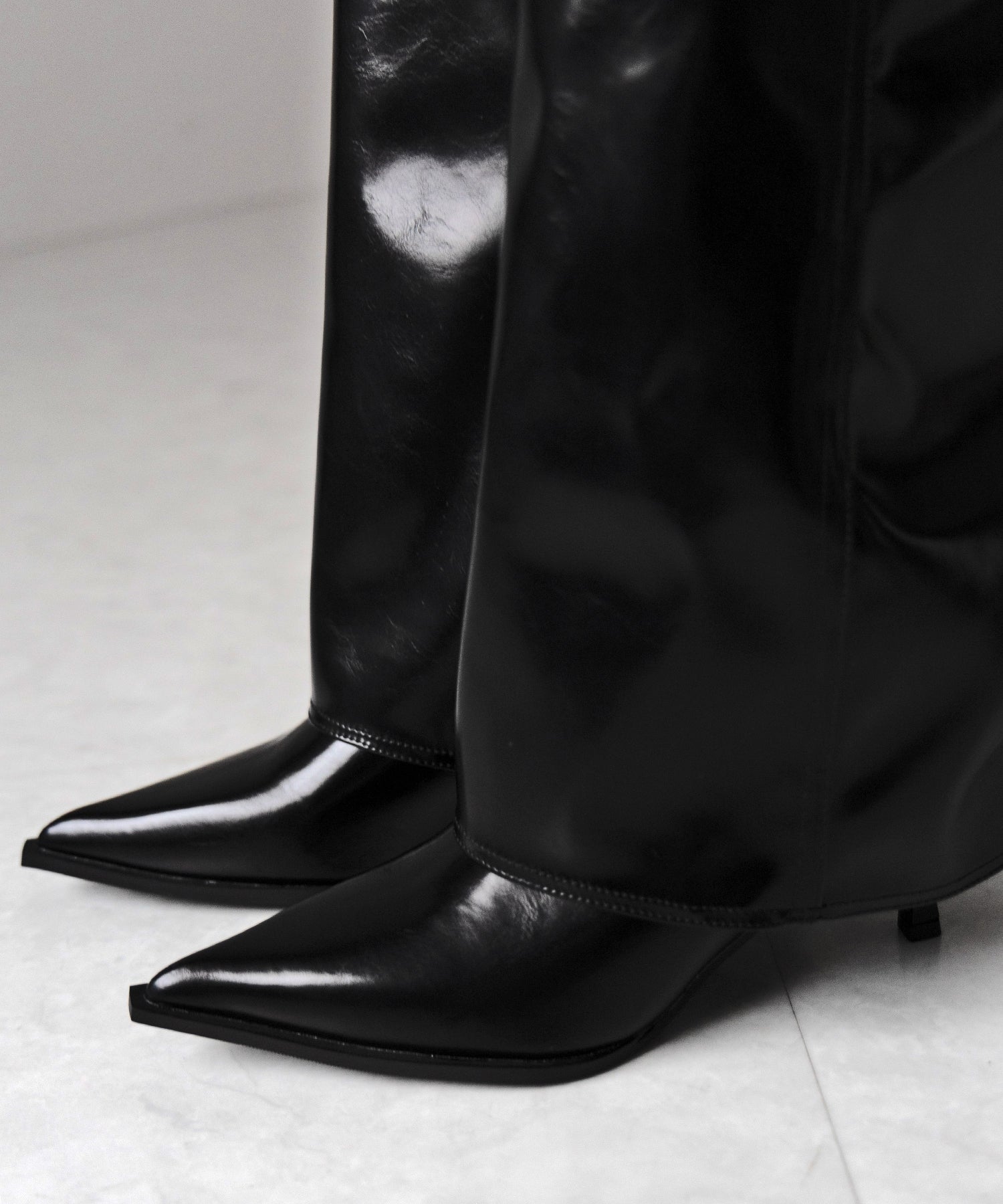 【 2color 】ポインテッドトゥフェイクレザーカバーロングブーツ / pointed toe fake leather covered long boots