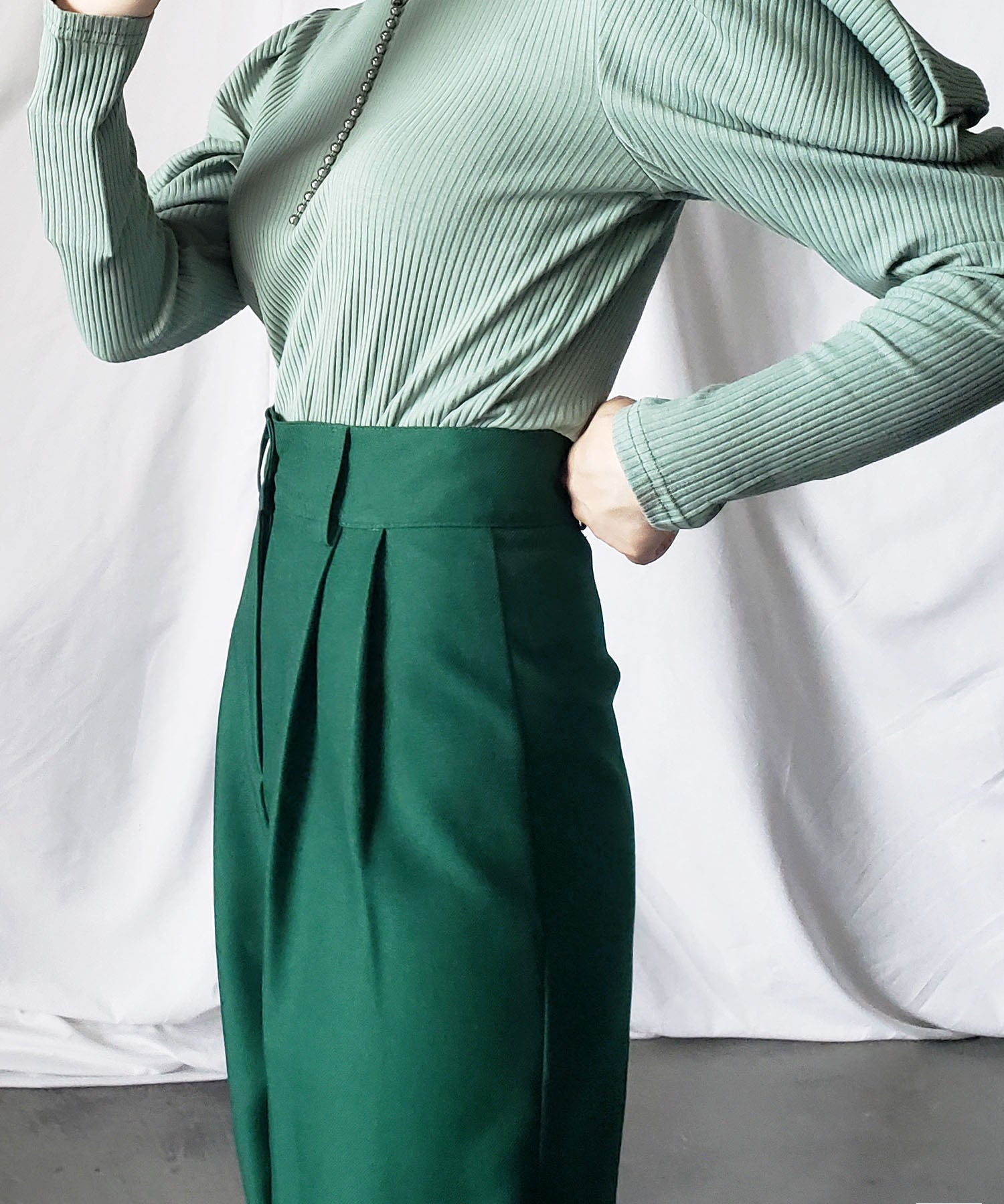 【 秋冬素材で新登場! 】太ベルトハイウエストウールライクカラータックスラックス