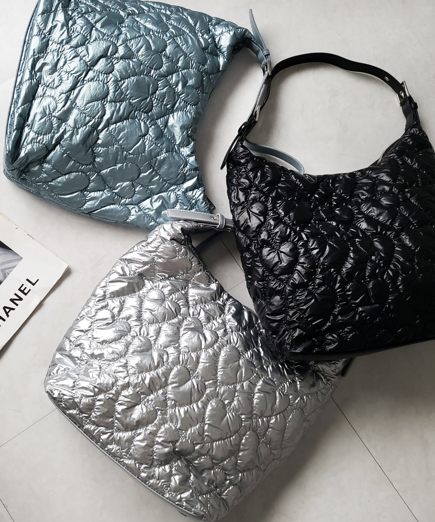 【 ３color ／ A4収納可能 】メタリックハートキルティングショルダーバッグ
