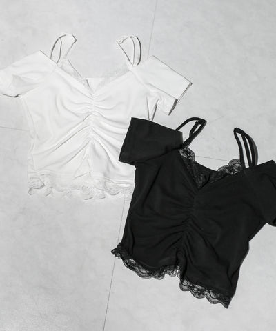 レースドッキングシャーリング半袖オフショルトップス ／ lace docking shirring short-sleeved off-shoulder tops