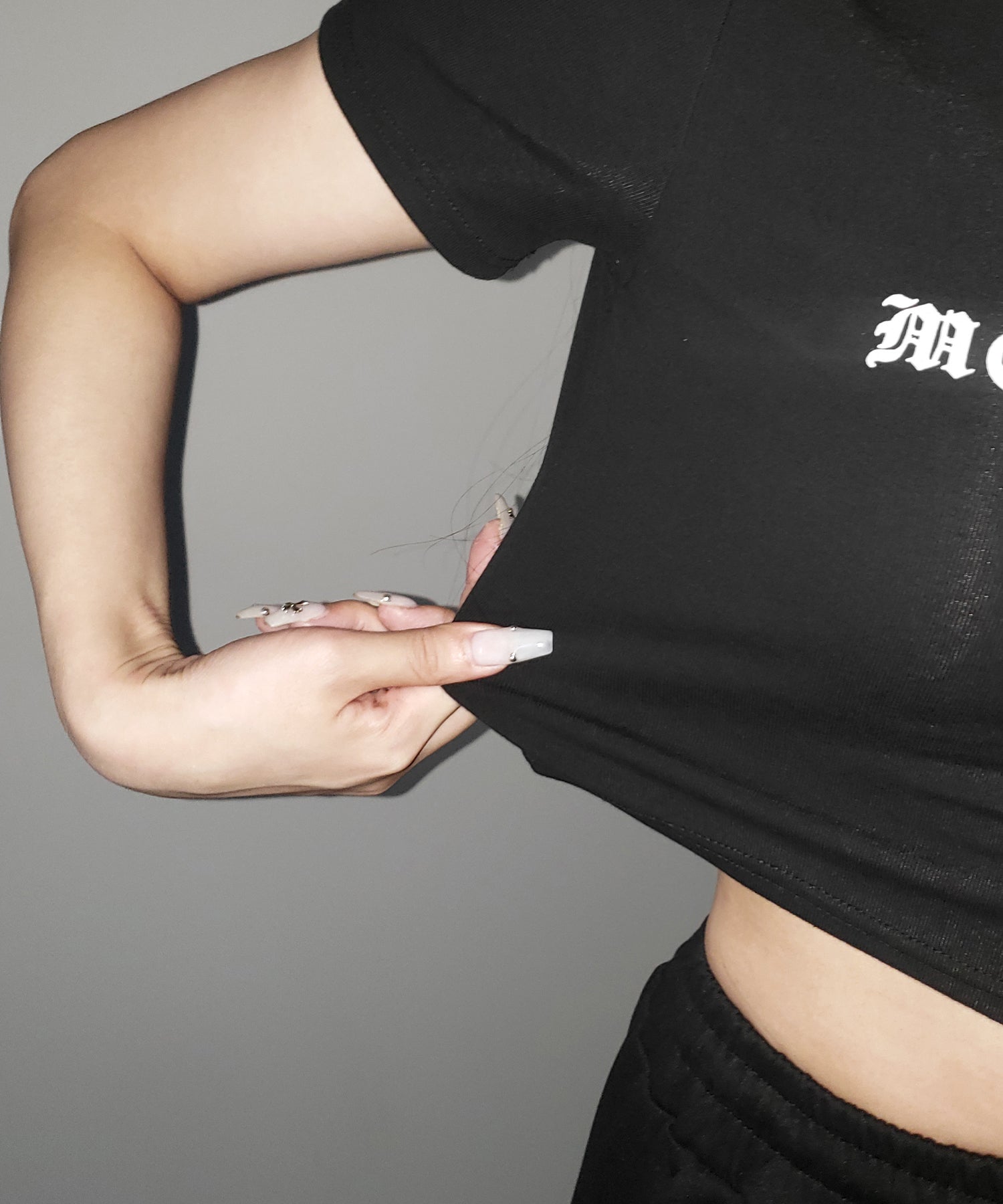【 ２color 】グランジロゴショートちびTシャツ ／ grunge logo short chibi T-shirt