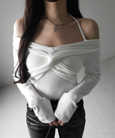 【 ２color 】クロスギャザーオフショルカットソートップス ／ cross gather off shoulder cutsew tops