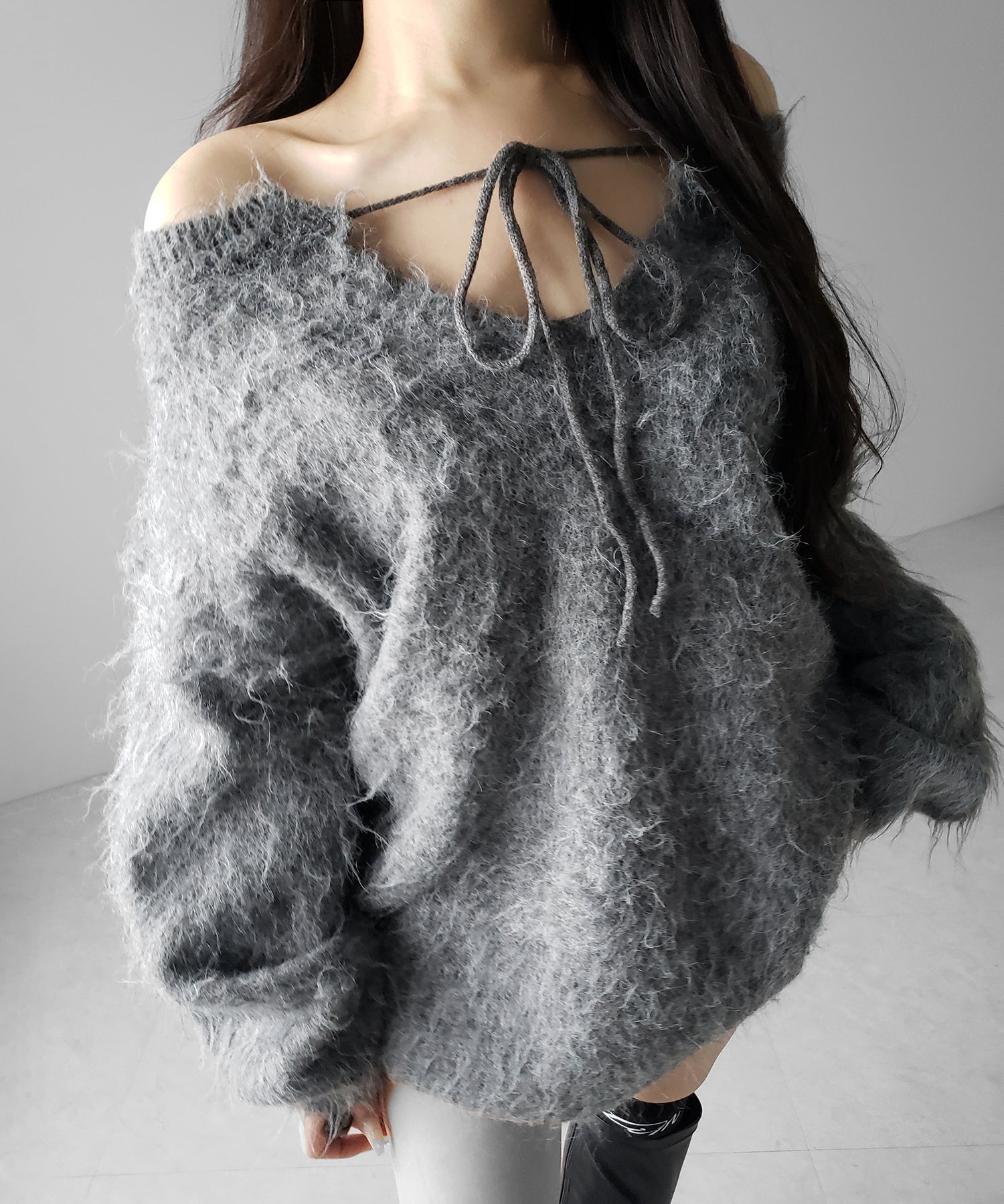 ストラップリボンオフショルオーバーシャギーニット ／ strap ribbon off shoulder over shaggy knit