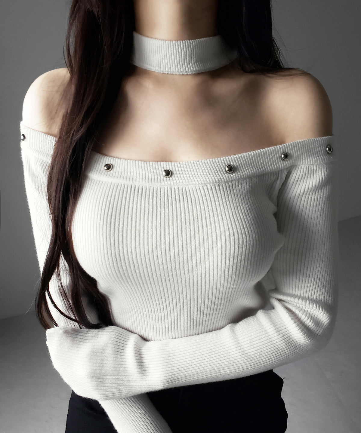 チョーカースタッズオフショルリブニットトップス ／ choker studded off-Shoulder rib knit tops