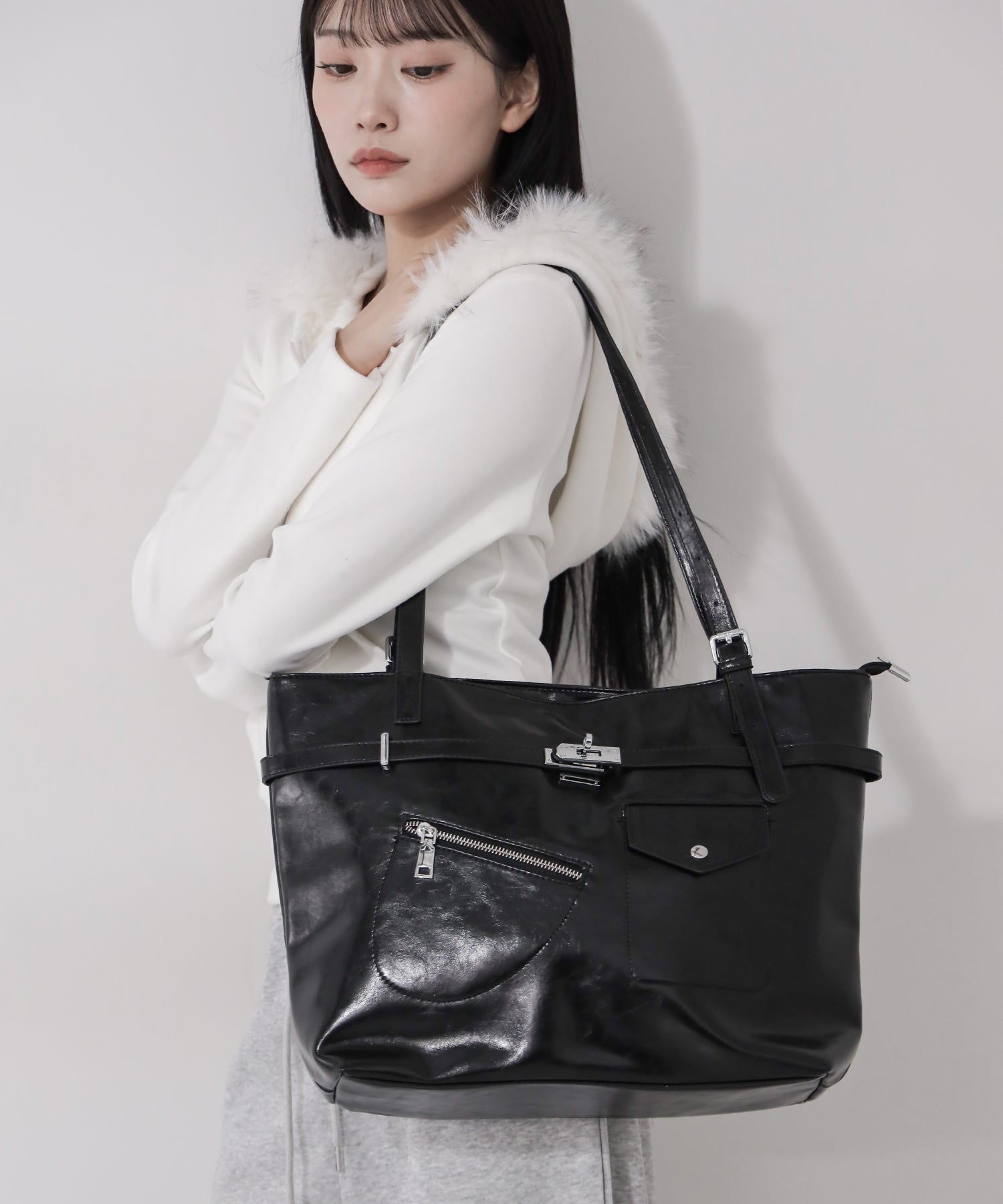 【 A4収納可 】デザインベルトフェイクレザースクエアトートバッグ ／ design belt fake leather square tote bag