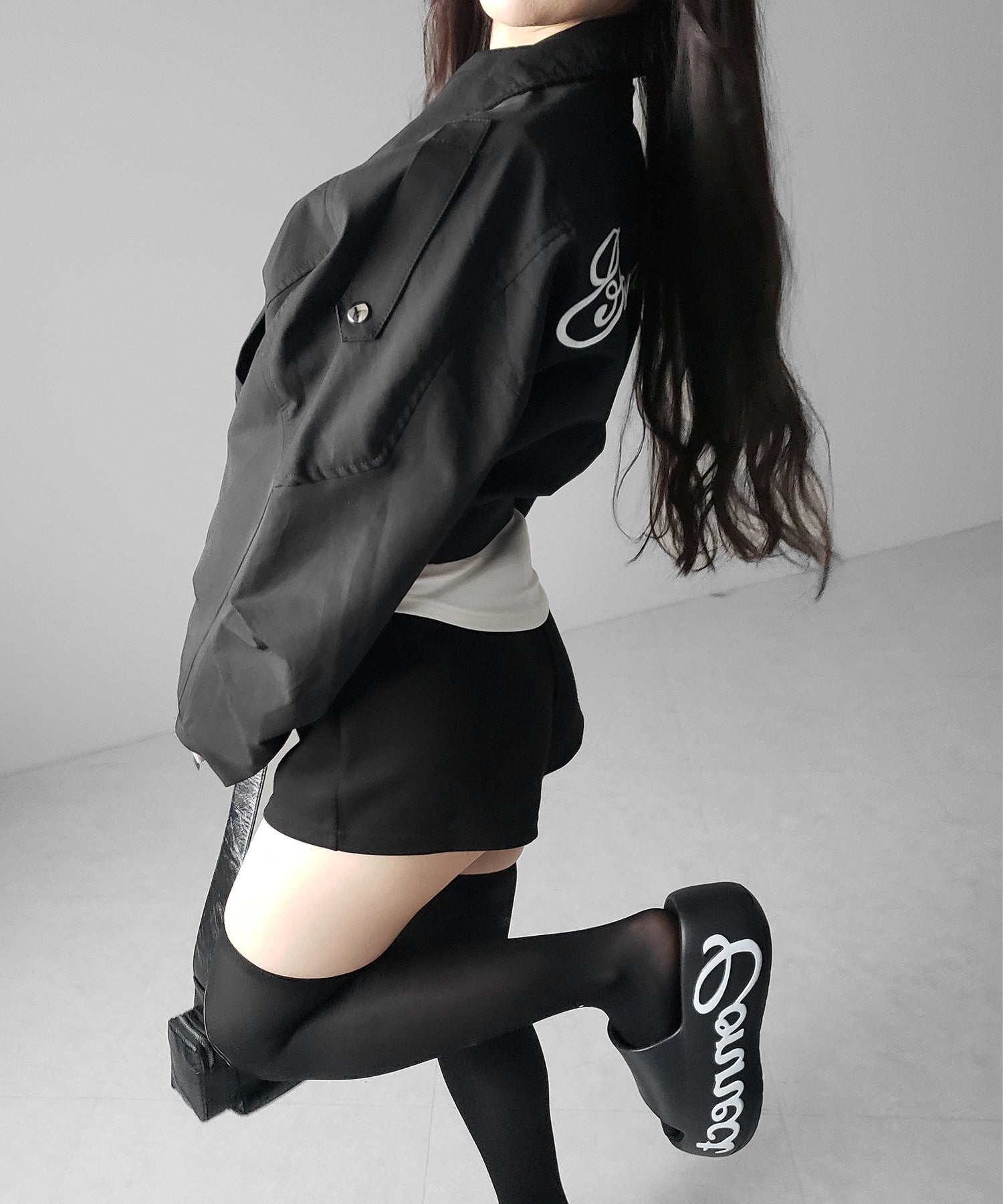 レタリングバックロゴスタンドカラーショートブルゾン ／ lettering back logo stand collar short blouson