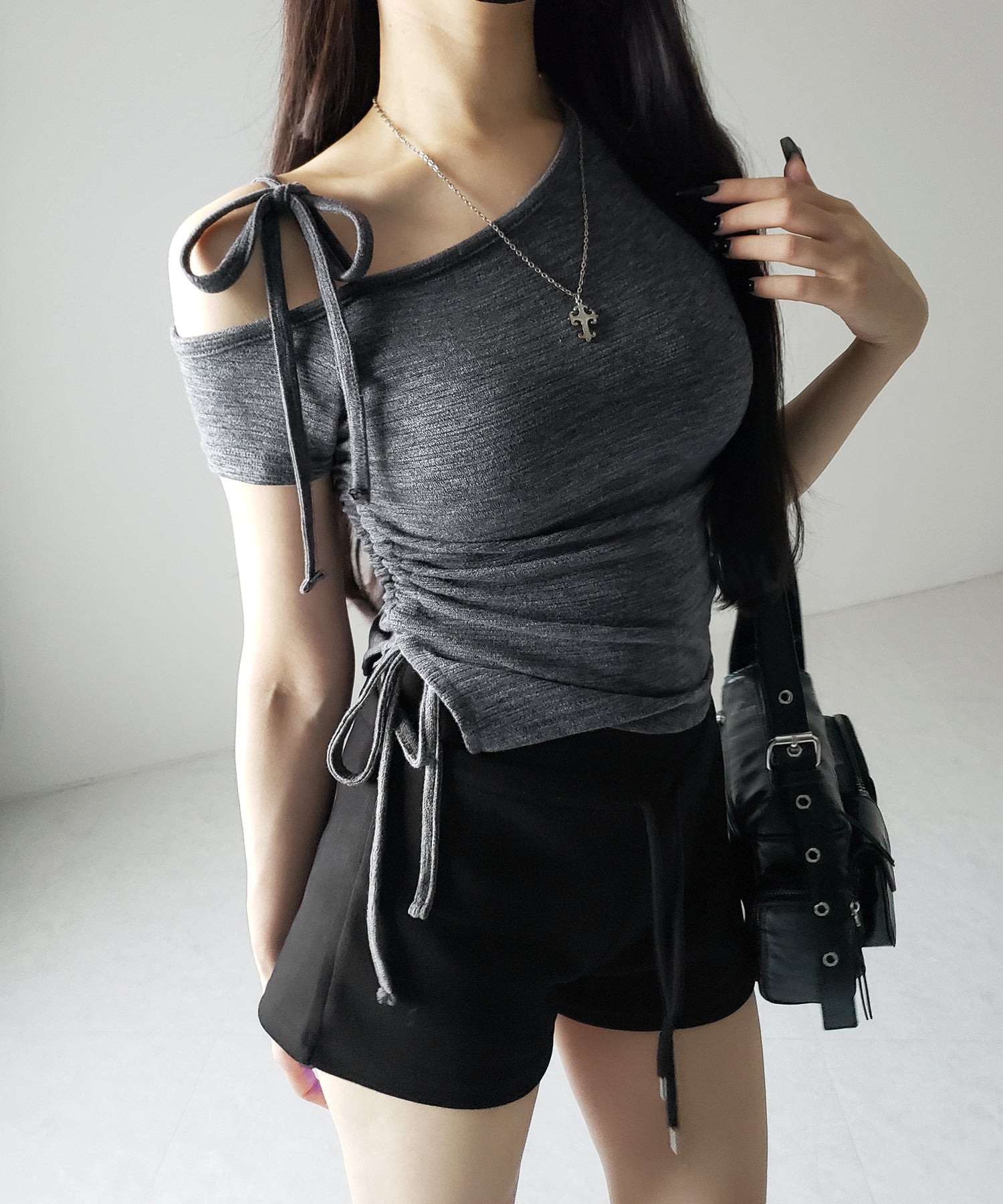 ストラップリボンワンショルサイドギャザートップス ／ strap ribbon one shoulder side gather tops