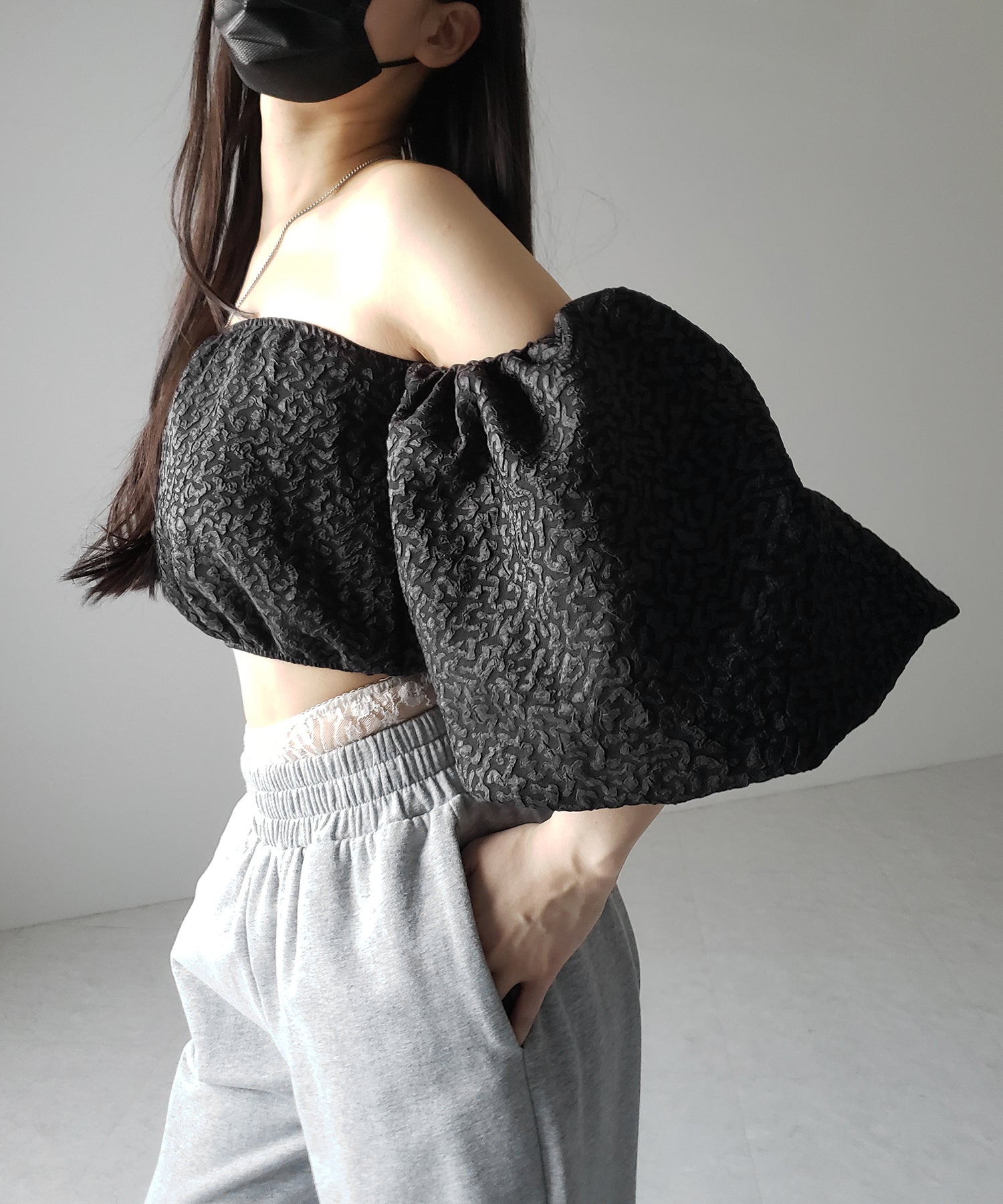 【 ２color 】オフショルダーボリュームパフショートブラウス ／ off shoulder volume puff short blouse