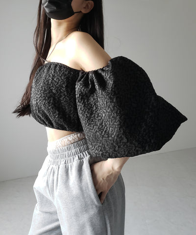 【 ２color 】オフショルダーボリュームパフショートブラウス ／ off shoulder volume puff short blouse