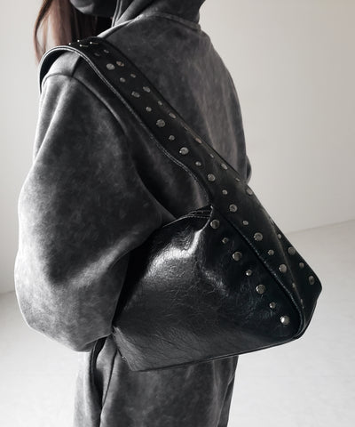 【 ２color】スタッズデザインスクエアショルダーバッグ ／ stud design square shoulder bag