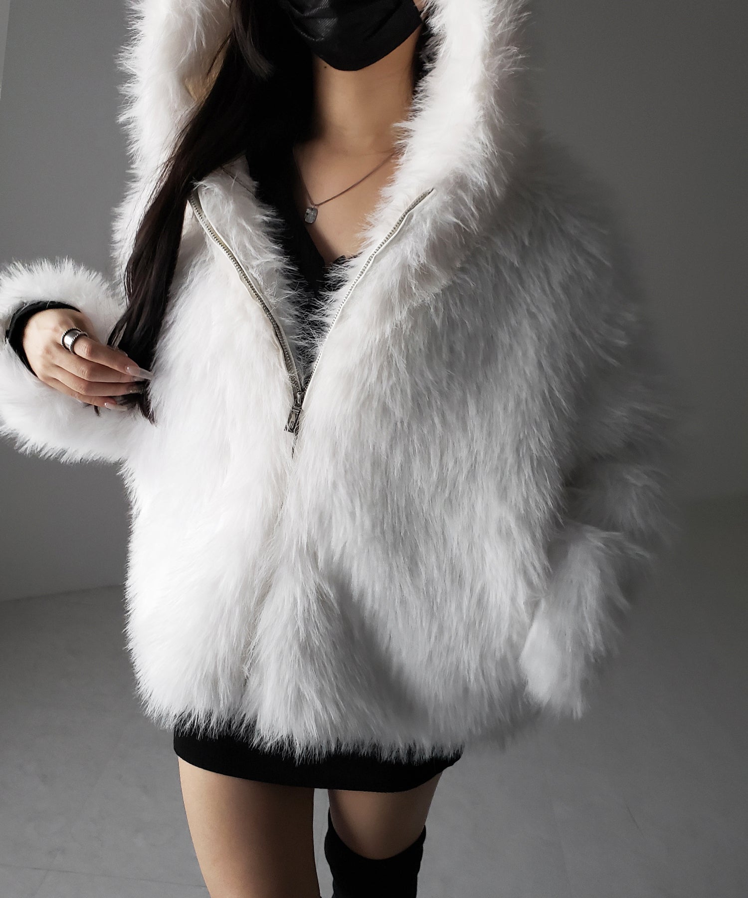 フェイクファーフーディミドルコート ／ fake fur hoodie middle coat