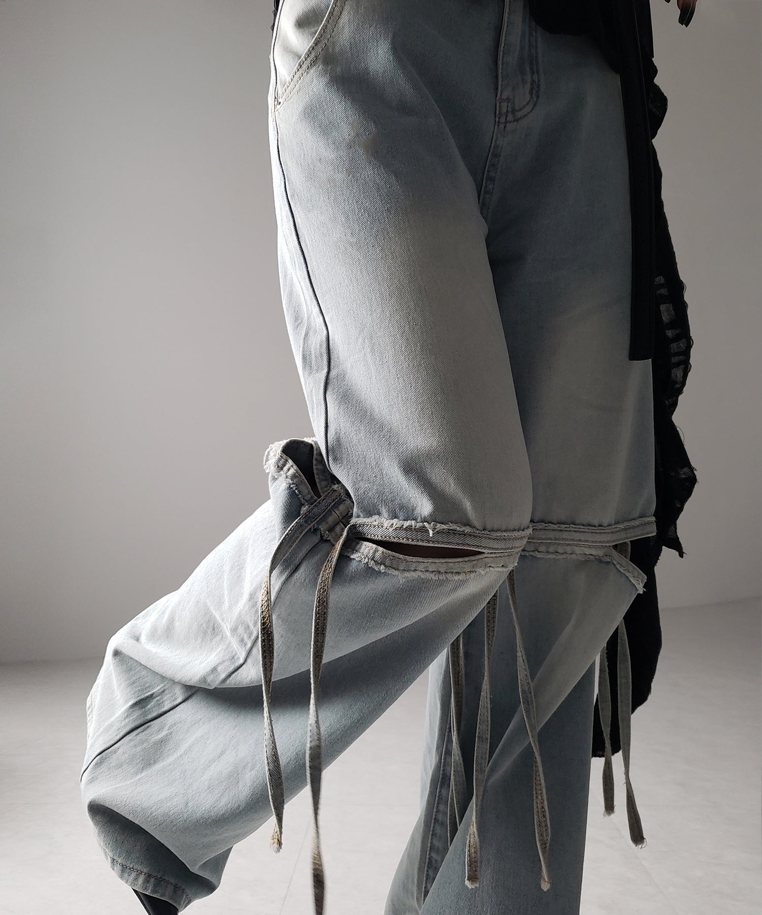 【 ４size ／ ２color 】カットアウトストラップヴィンテージルーズデニム ／ cutout strap vintage loose denim