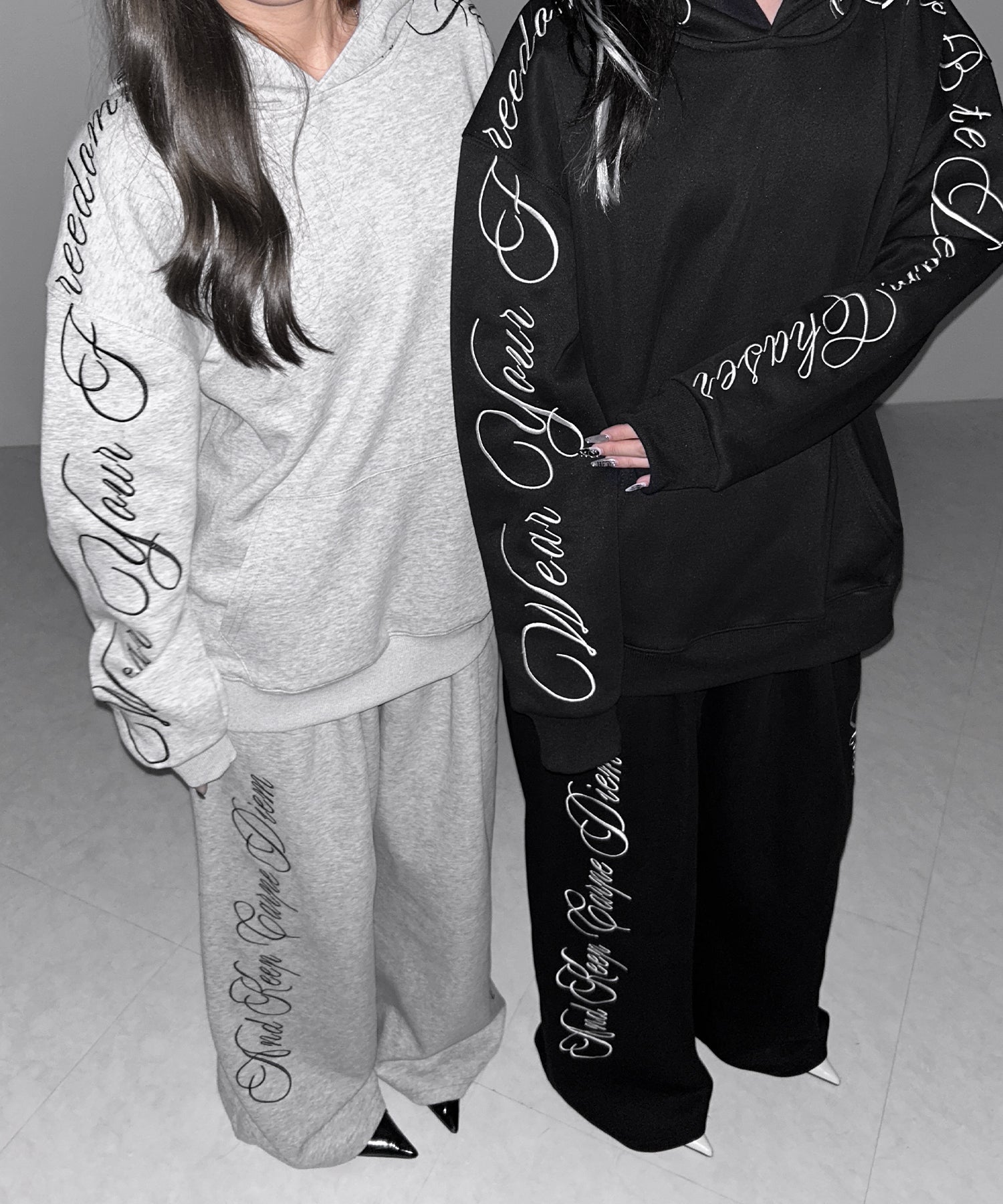 レタリングロゴ刺繍ワイドスウェットパンツ ／ lettering logo embroidery wide sweatpants