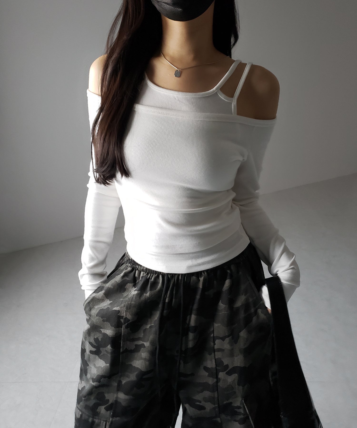 【 ２color 】レイヤードダブルストラップオフショルトップス ／ layerd double strap off shoulder tops