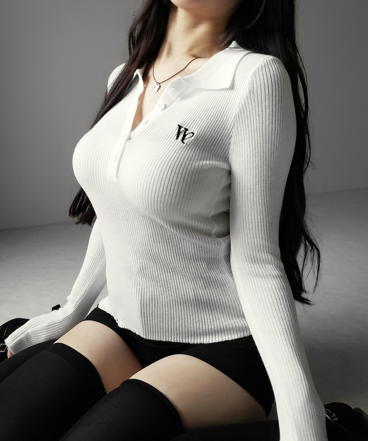 ワンポイント刺繍ポロカラースリムシアーリブニット ／ One-point embroidery polo collar slim sheer rib knit