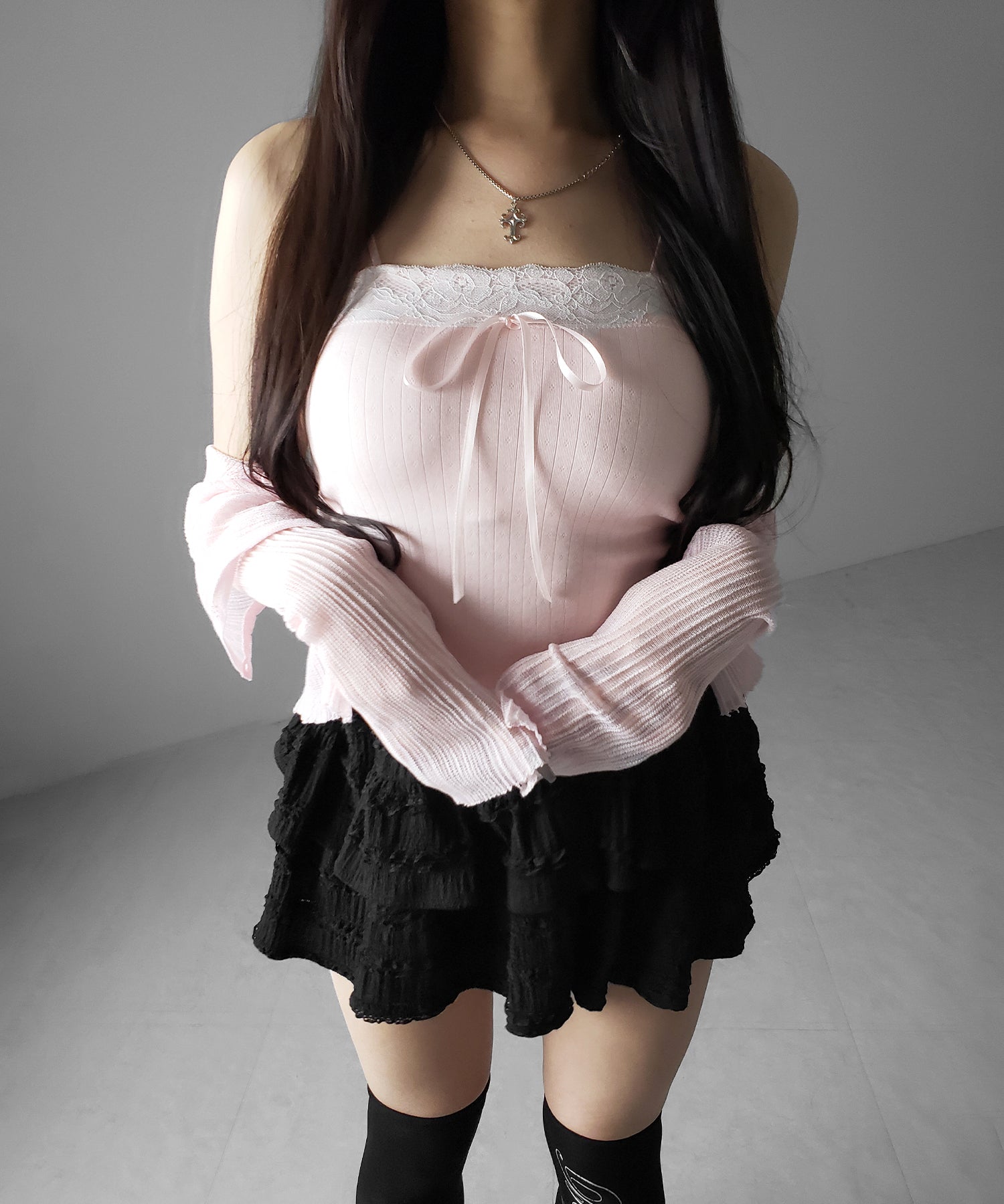 フロントリボンレースショートキャミソール ／ front ribbon lace short camisole
