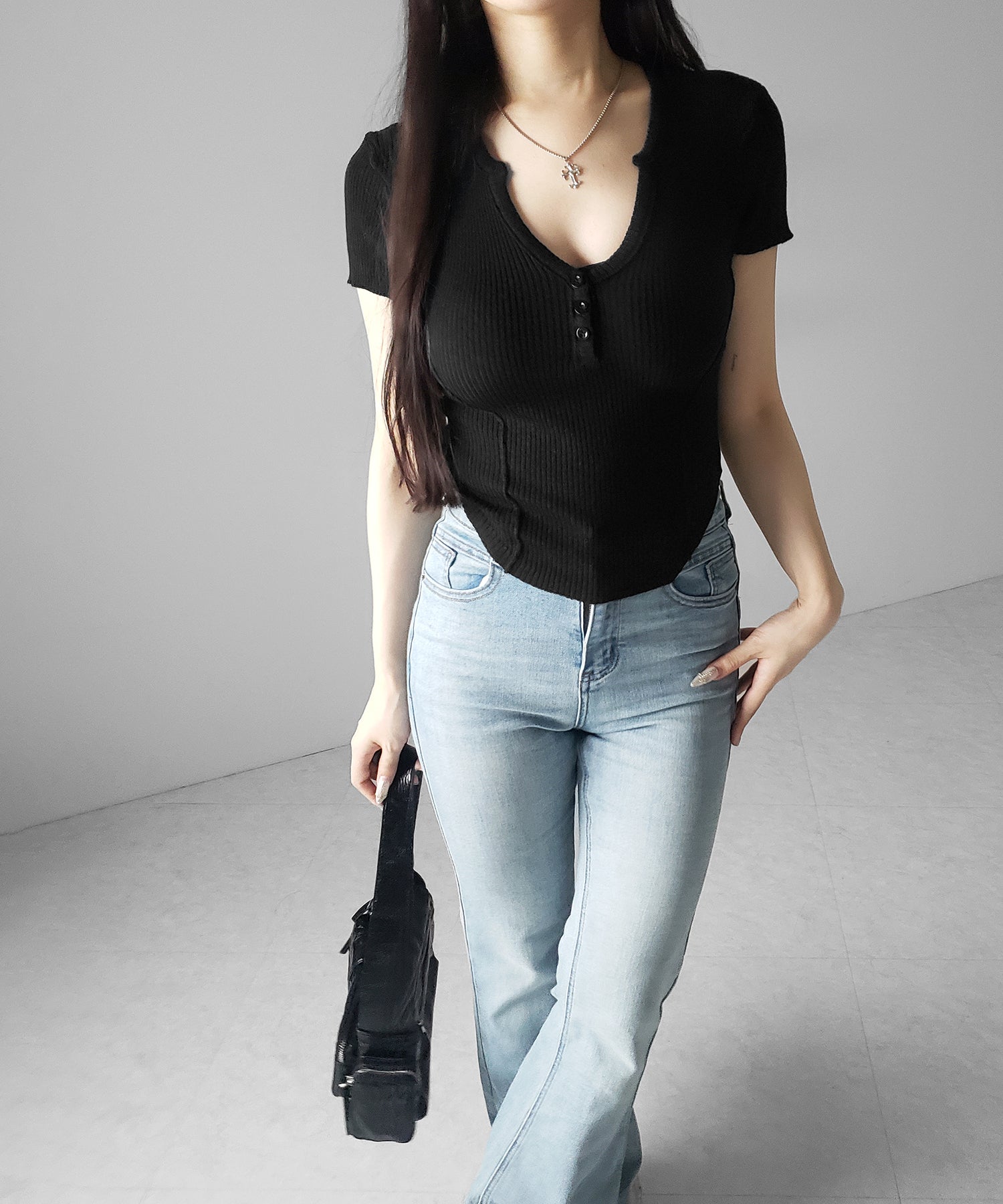 ヘンリーネックタイトフィット半袖リブニットトップス ／ Henley neck