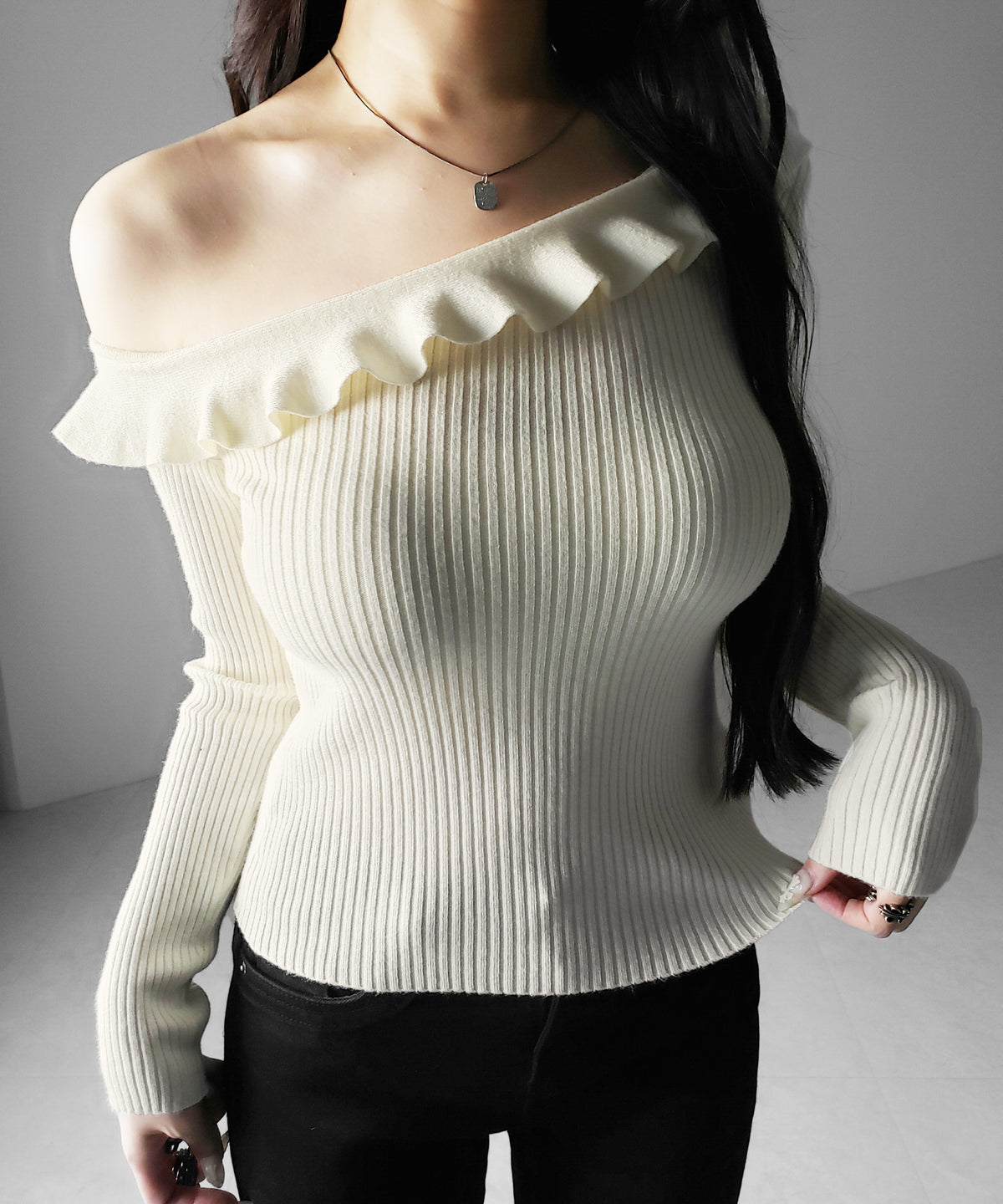 ワンショルフリルタイトリブニットトップス ／ one-shoulder frill tight rib knit tops