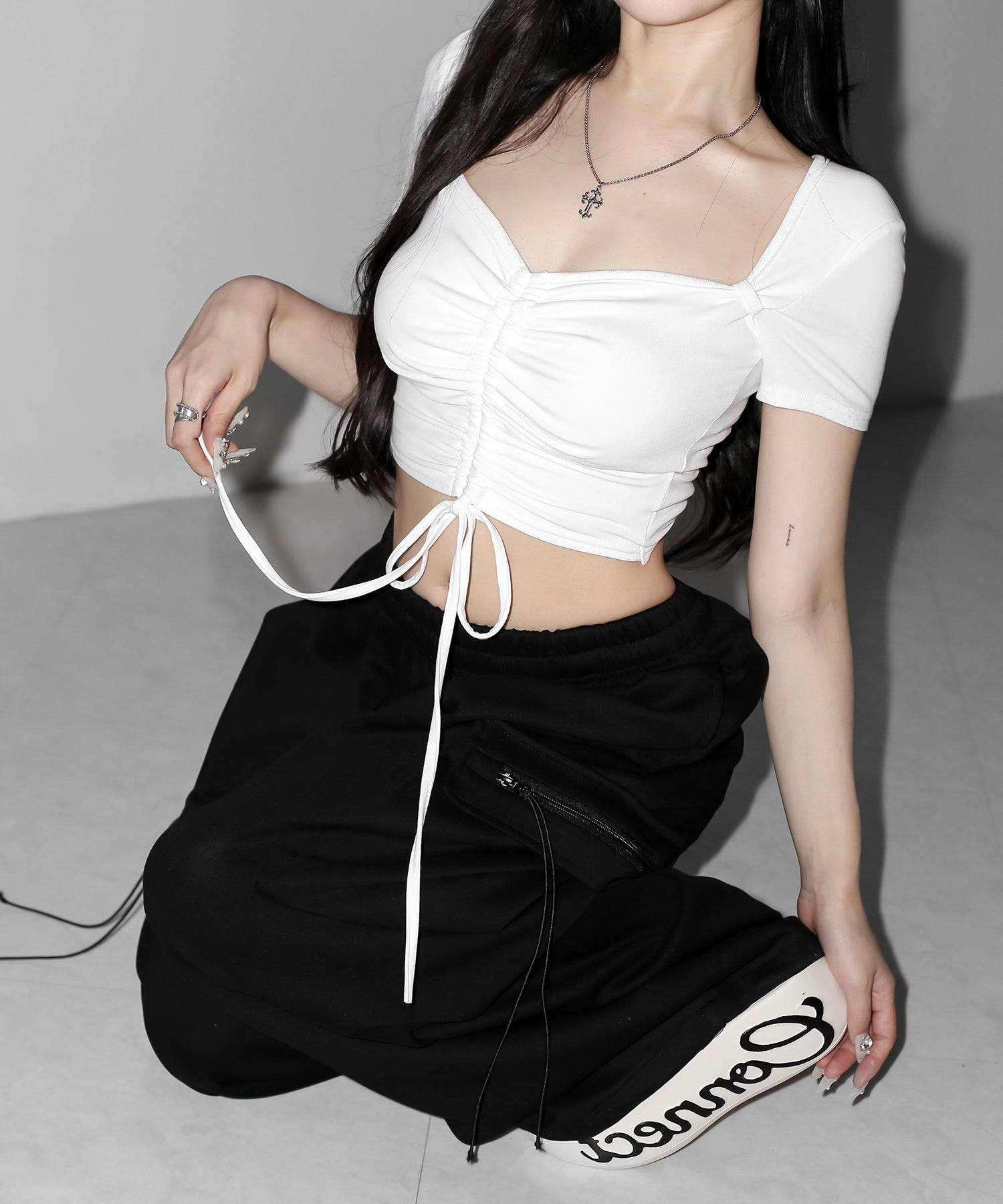 【クロスネックにできる2WAY 】フロントシャーリングリボン半袖ショートＴシャツ ／2WAY front shirring ribbon short sleeve short T-shirt