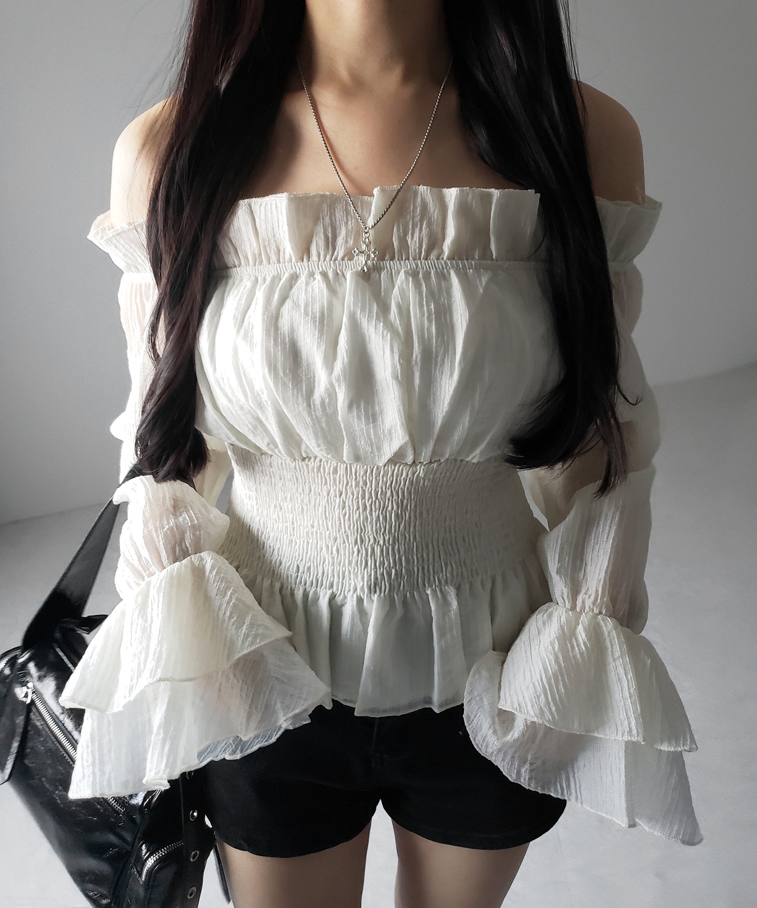 【 ２color ／ ２WAY 】ウエストシャーリングシアーフリルオフショルブラウス ／ waist shirring sheer frill off shoulder blouse