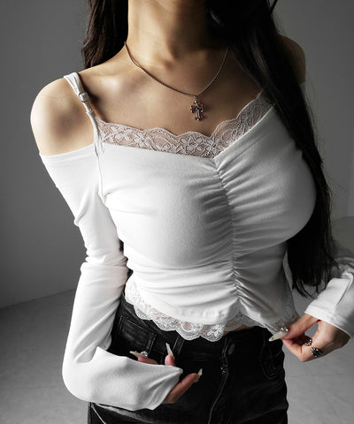 レースレイヤードギャザーオフショル長袖Ｔシャツ ／ lace layered gather off-shoulder long-sleeved T-shirts