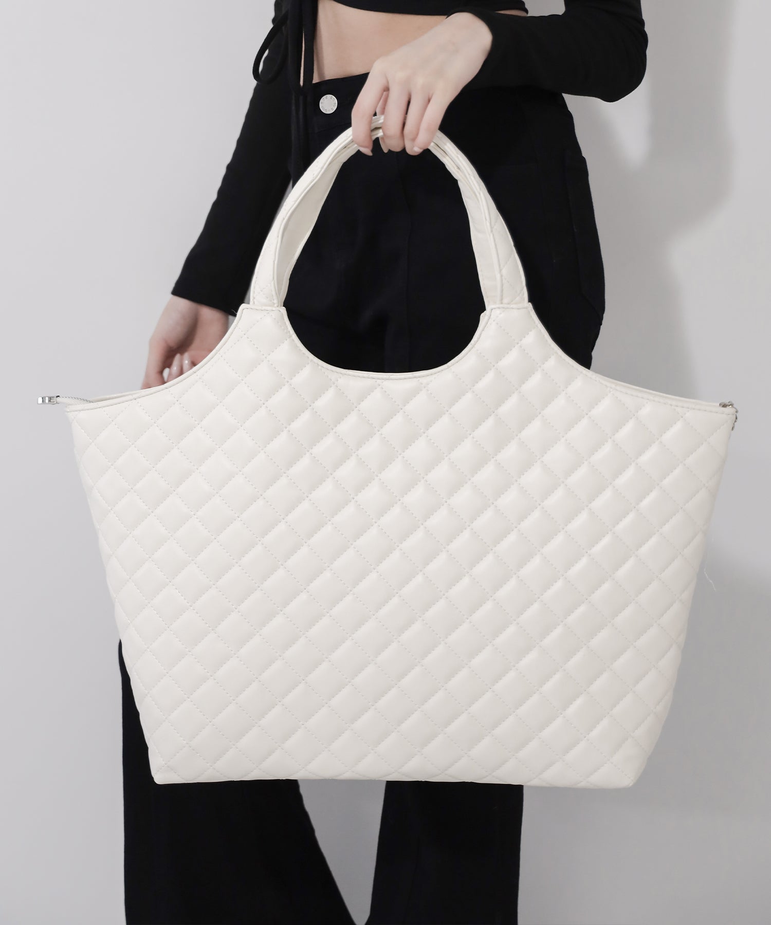 A4収納可 】フェイクレザーキルティングトートバッグ ／ fake leather