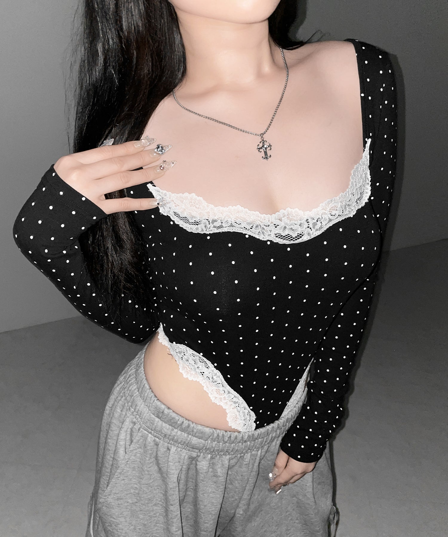 ドットカットアウトレースポイントボディスーツトップス ／dot cutout lace point bodysuit tops