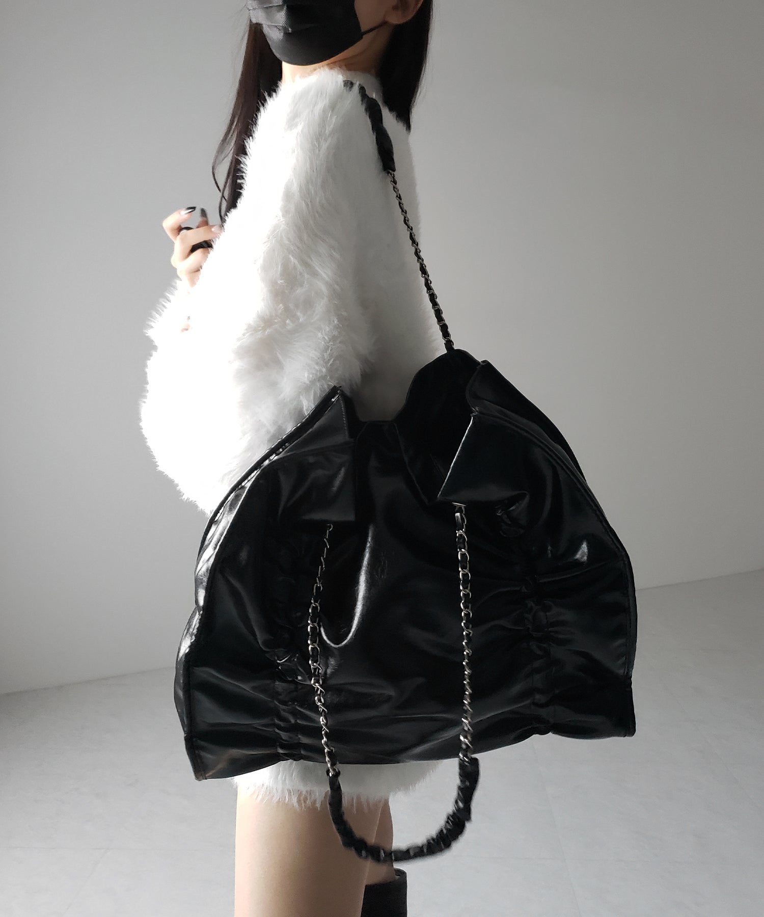 【 ３color ／ A4収納可 】ダブルシャーリングフェイクレザースクエアチェーンバッグ ／ double shirring fake leather square chain bag