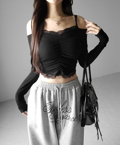 レースレイヤードギャザーオフショル長袖Ｔシャツ ／ lace layered gather off-shoulder long-sleeved T-shirts