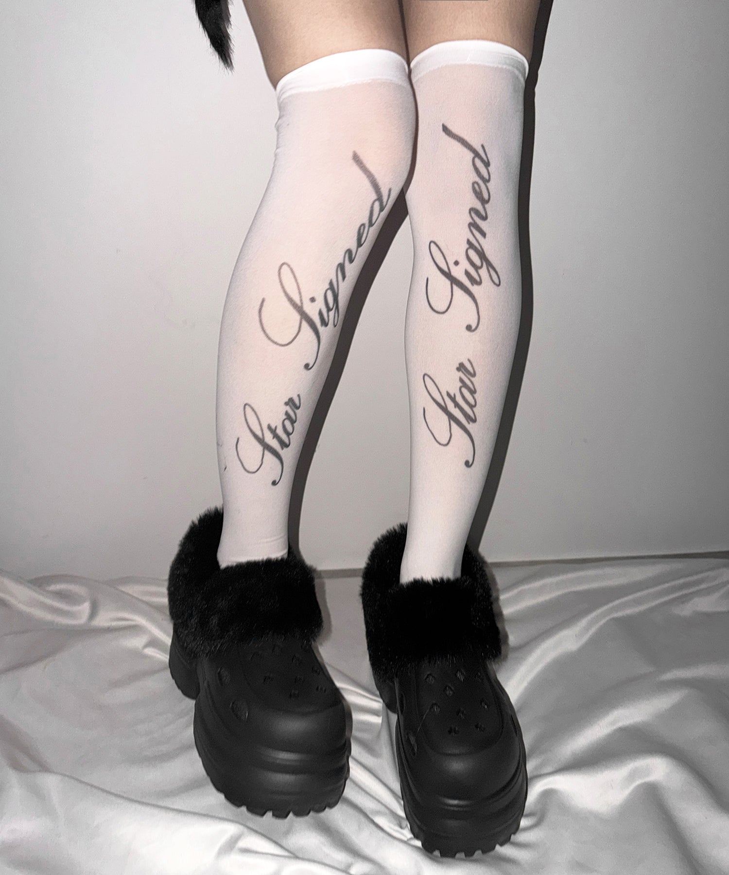 【 選べる３柄アソート 】レタリングロゴシアーニーハイソックス ／ lettering logo sheer knee high socks