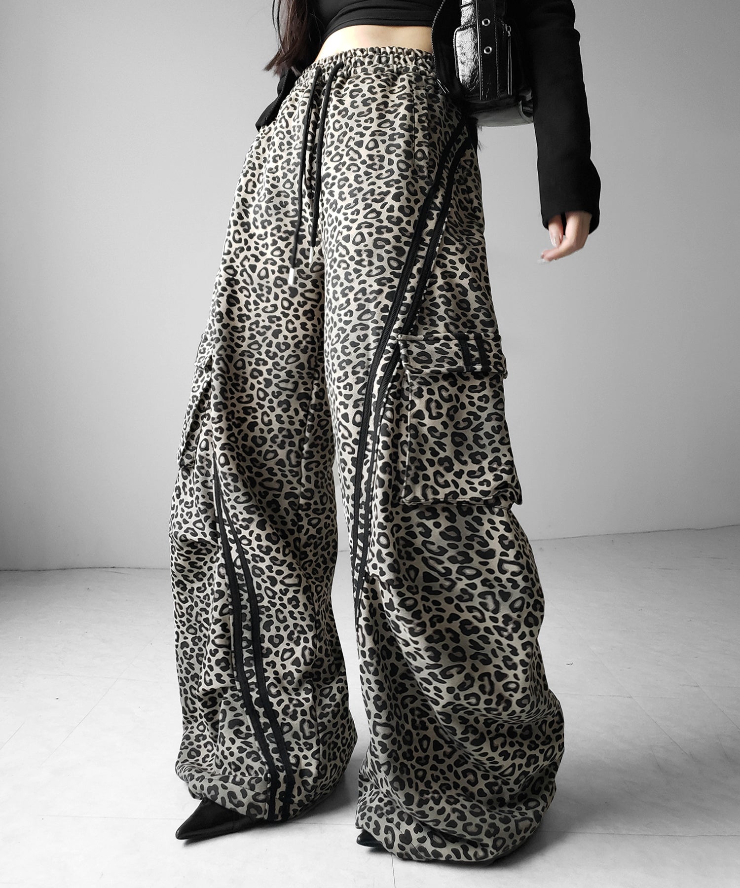 【 裾絞り可能２WAY 】レオパードヴィンテージサイドラインタックワイドスウェットパンツ ／ leopard vintage side line tuck wide sweatpants