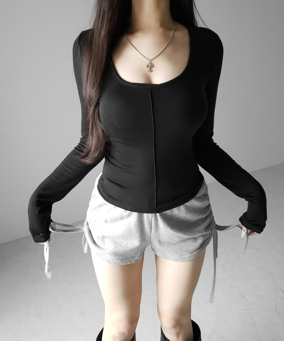 オープンネックタイトフィットルーズドレープ長袖Ｔシャツ ／ open neck tight fit loose drape long sleeve T-shirts