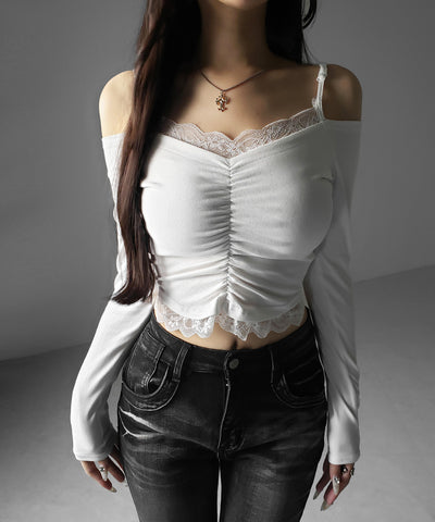 レースレイヤードギャザーオフショル長袖Ｔシャツ ／ lace layered gather off-shoulder long-sleeved T-shirts