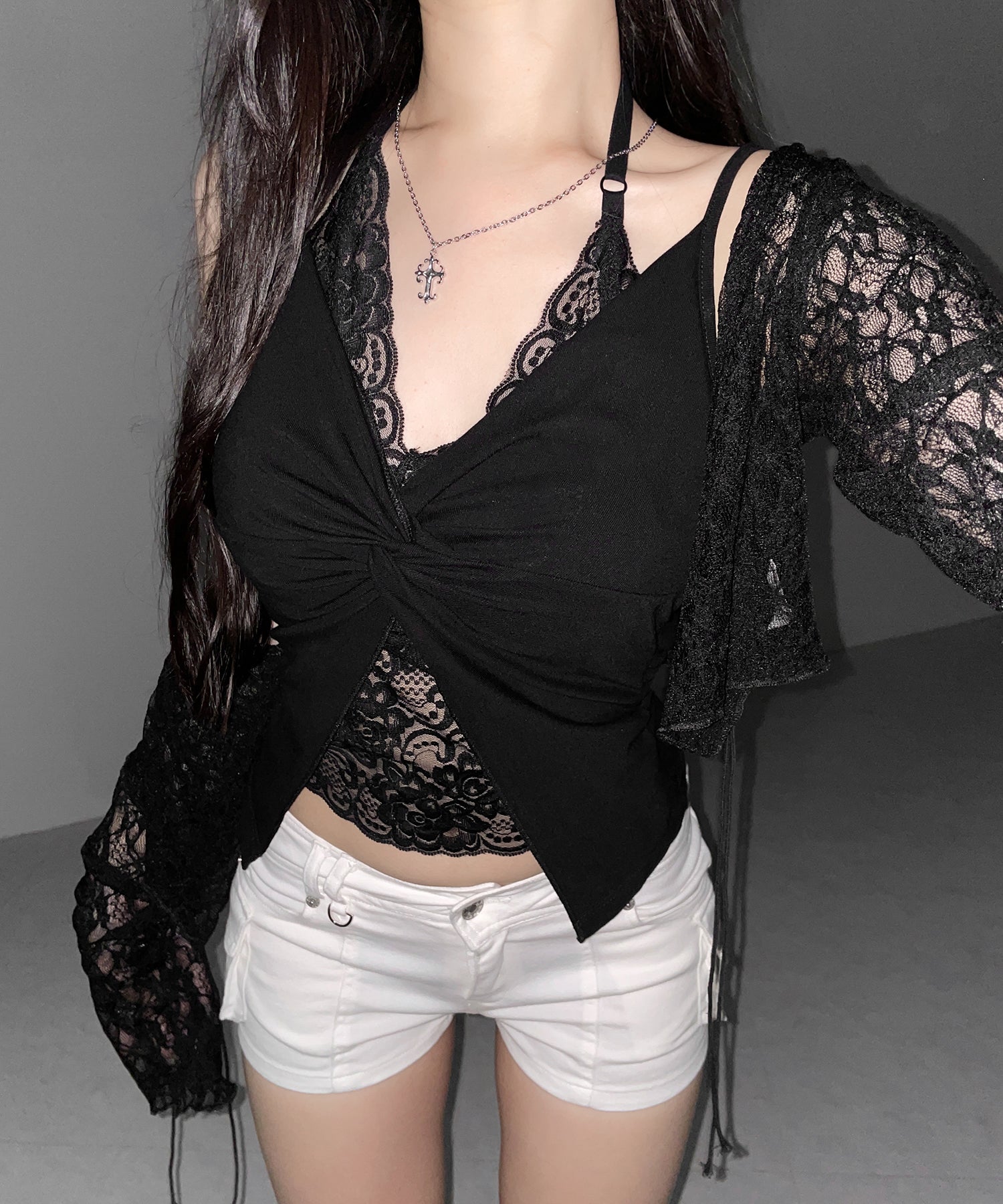 レースレイヤードクロスデザインキャミソール ／ lace layered cross design camisole