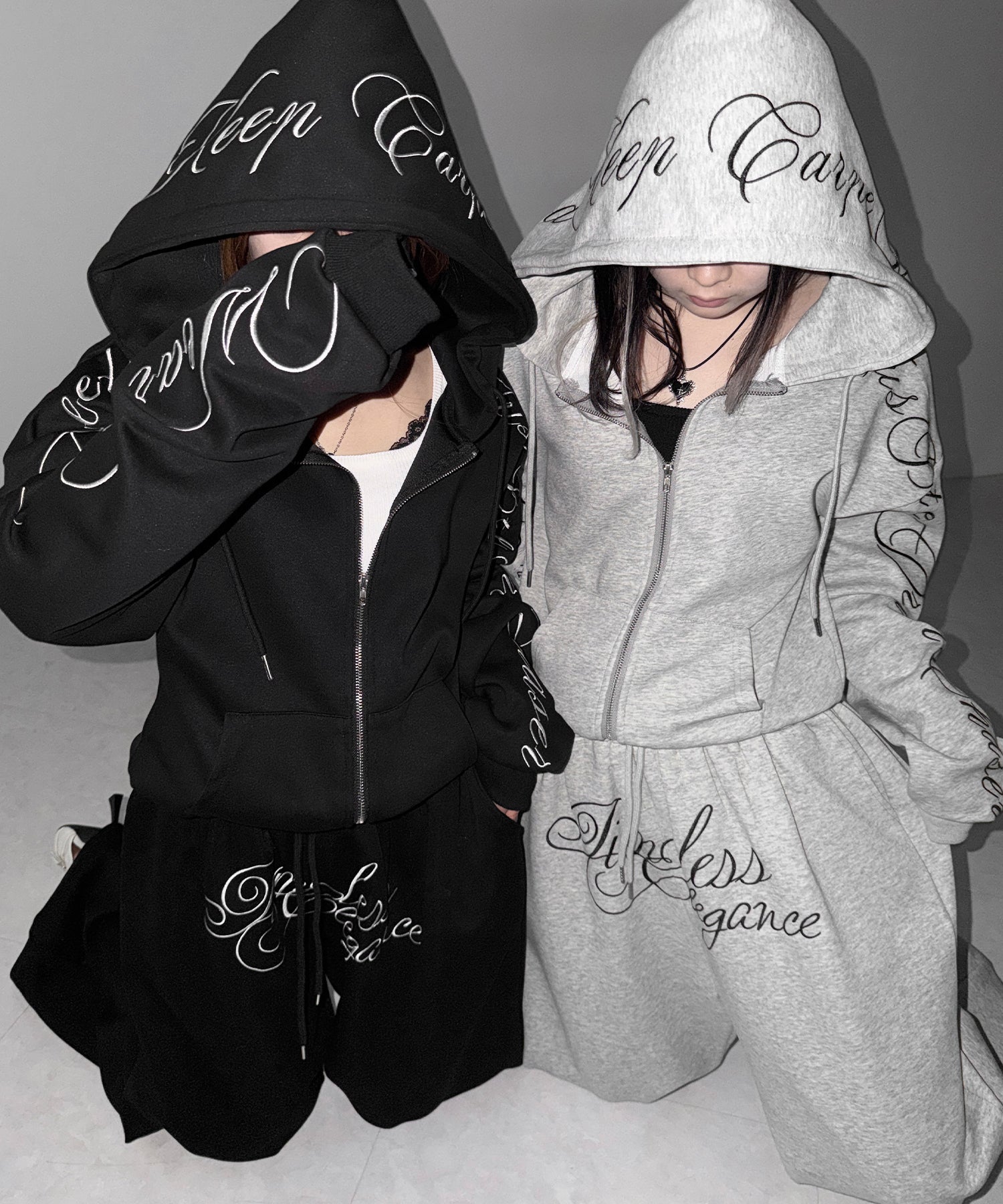 フロントレタリングロゴ刺繍ワイドスウェットパンツ ／ front lettering logo embroidery wide sweatpants