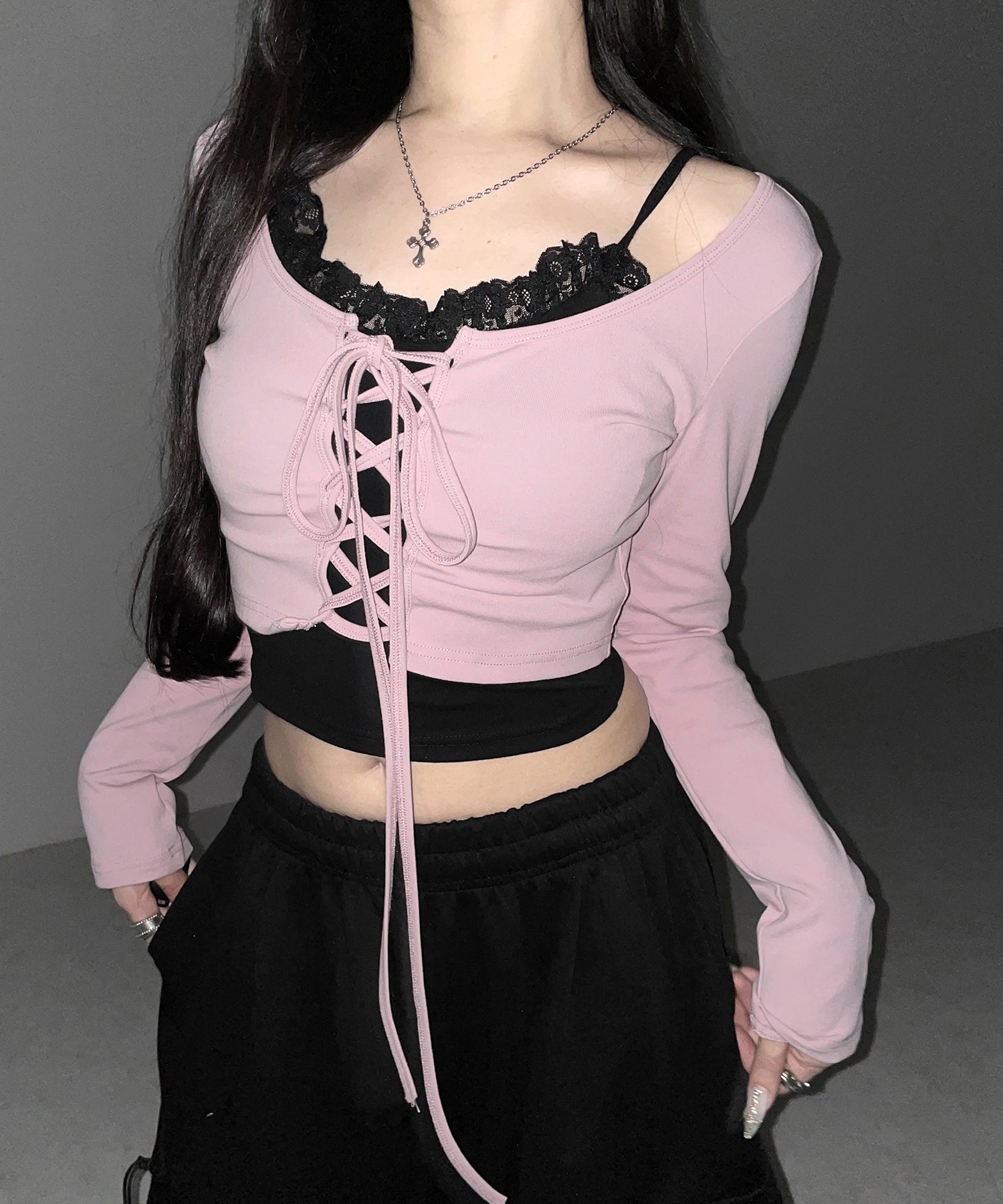 【 新色ピンクが追加！／２点セット 】レースアップリボンショートトップス ＋ レースキャミ SET ／ lace up ribbon short tops + lace cami SET